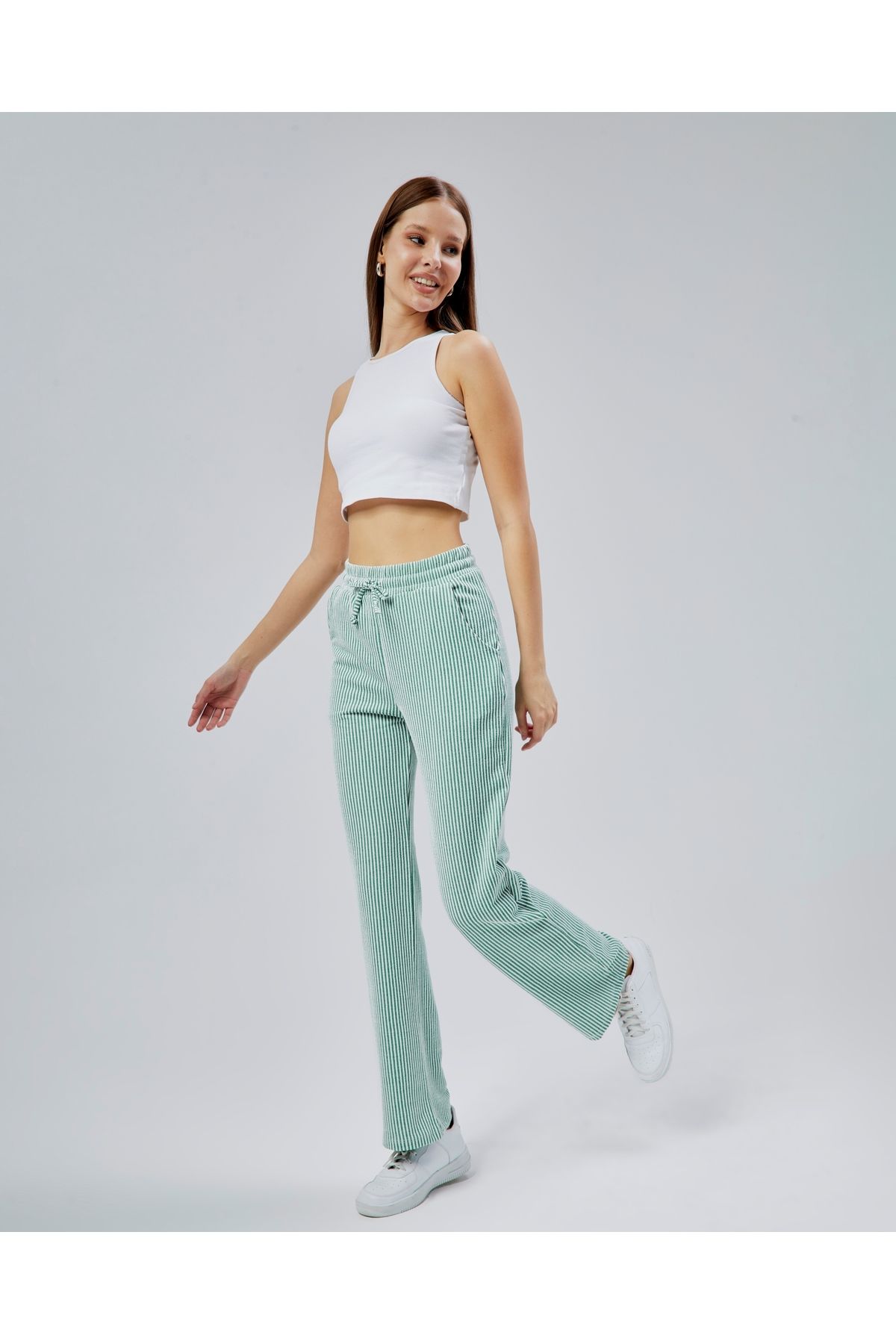 Butik Kadın Çizgili Rahat Kesim Beli Lastikli Pamuklu Cepli Pantalon