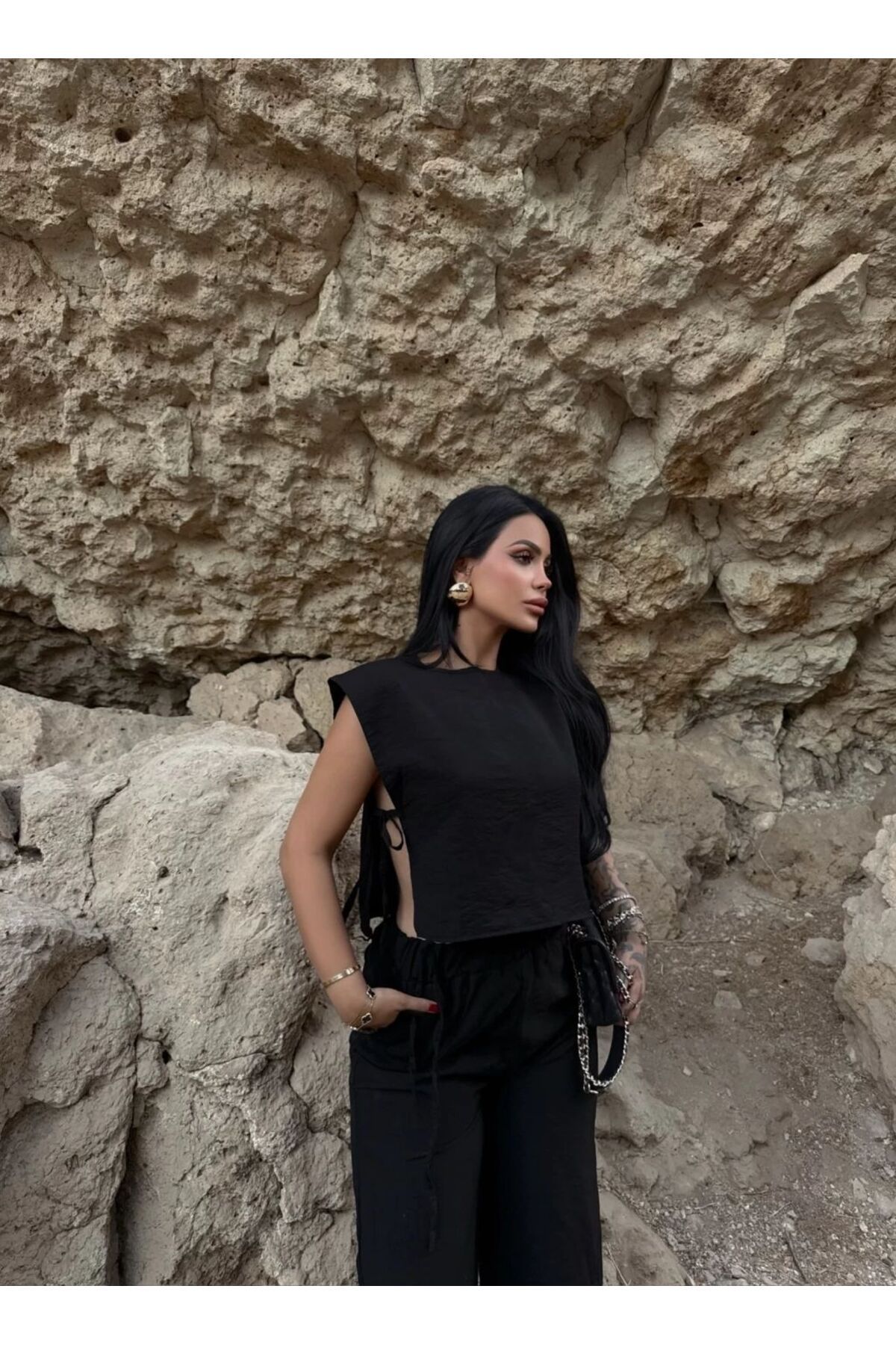Caddebostan Moda Yazlık Siyah Kadın Takım Yan Bağlama Detaylı Şık Çilek Dokuma Kumaş