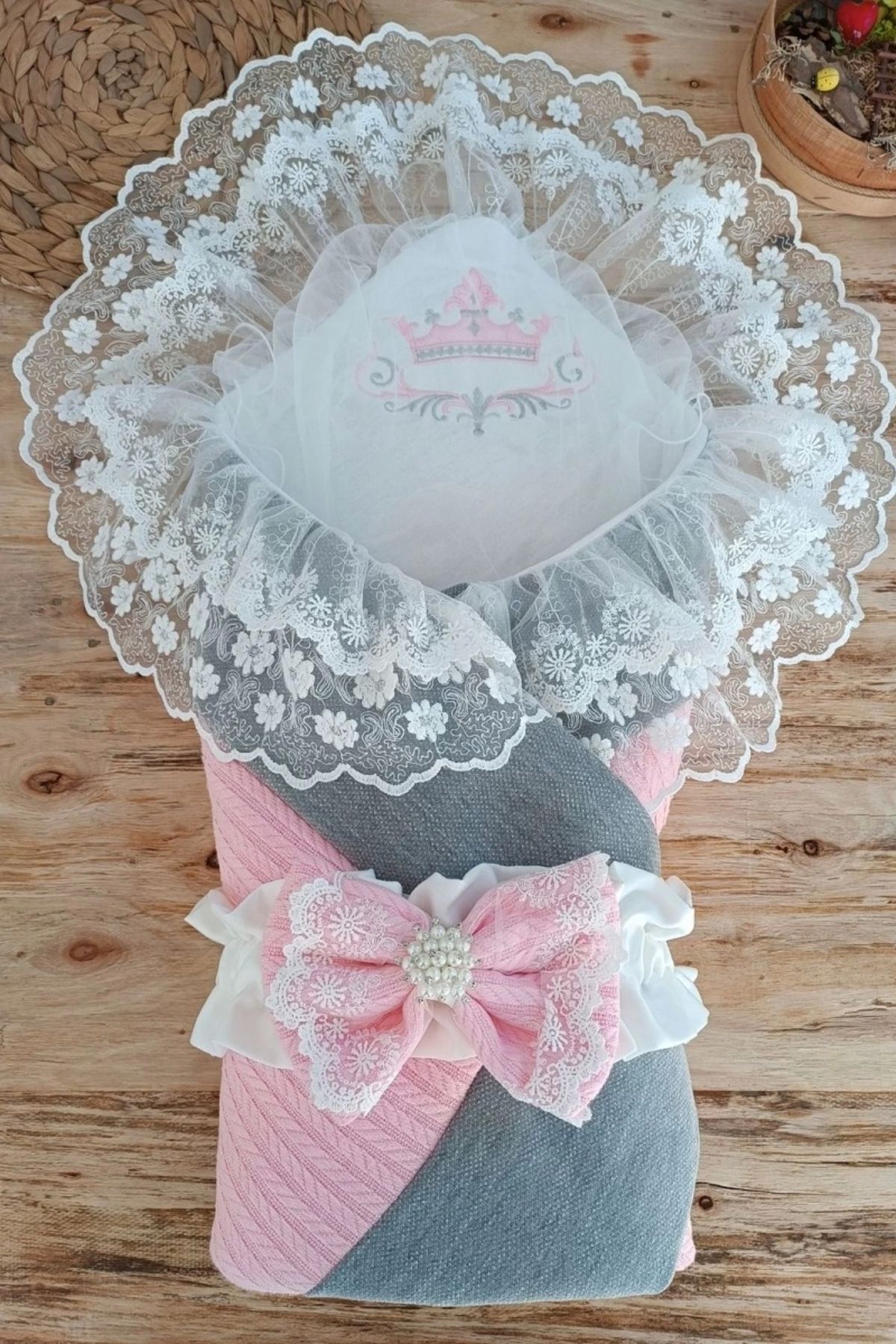 shopwave Yenidoğan Teri Cotton Taç Nakışlı Prizma Taş Kundak Bebek Battaniyesi