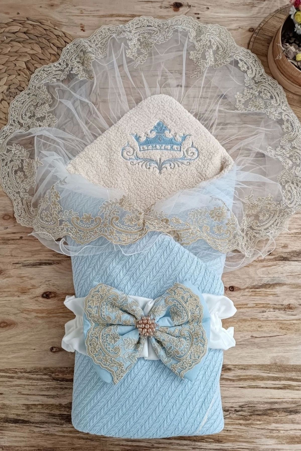 shopwave Yenidoğan Kuzulu Taç Nakış Güpürlü Fiyonklu Duvaklı Prizma Taş Unisex Kundak Bebek Battaniyesi