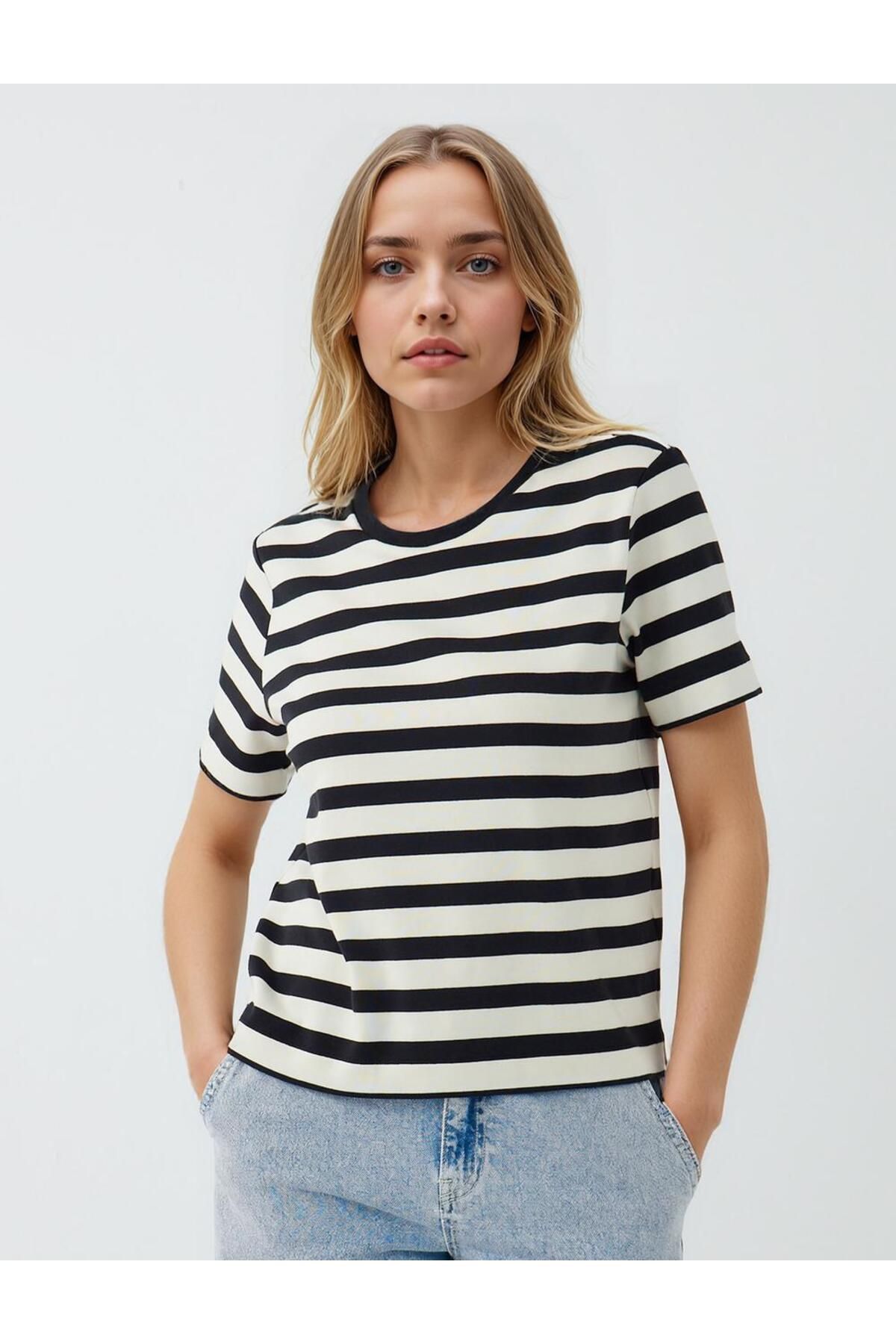 Jimmy Key Siyah Düz Kesim Bisiklet Yaka Örme T-shirt