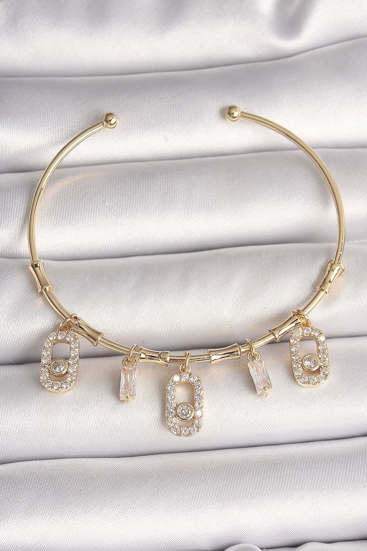 shopwave Pirinç Gold Renk Sallantı Zirkon Taşlı Messika Figür Charm Kadın Bileklik