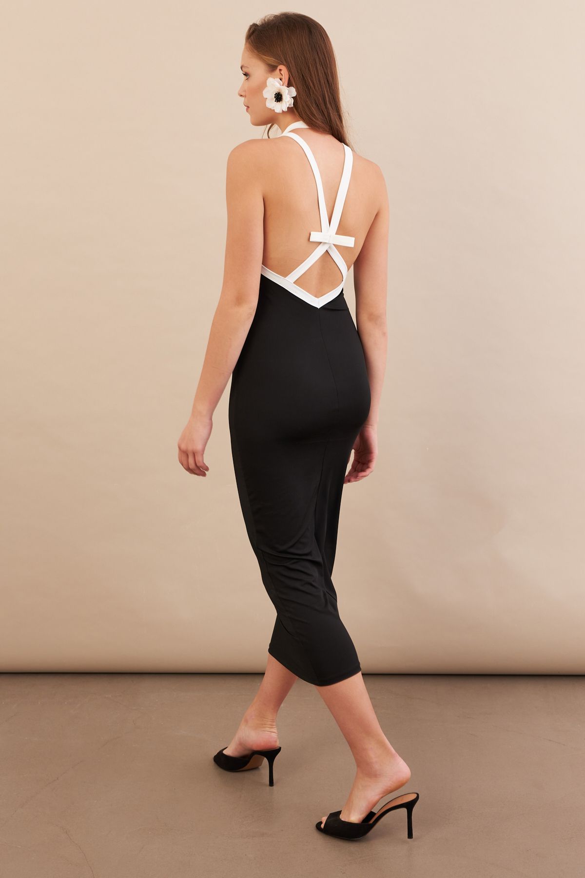 Cool & Sexy Kadın Siyah Sırtı Çapraz Askılı Midi Elbise AN8126