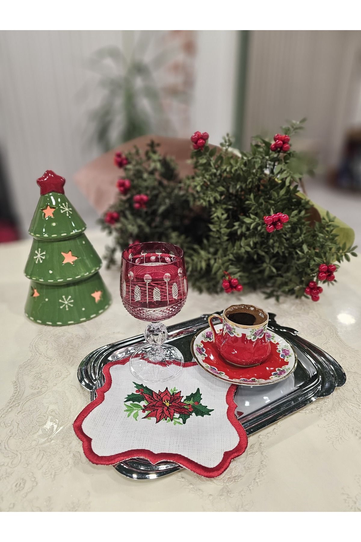 Elioure Yılbaşı Serisi Noel Çiçeği Nakışlı Kokteyl Peçetesi, Kahve yanı ve Bardak Altlığı