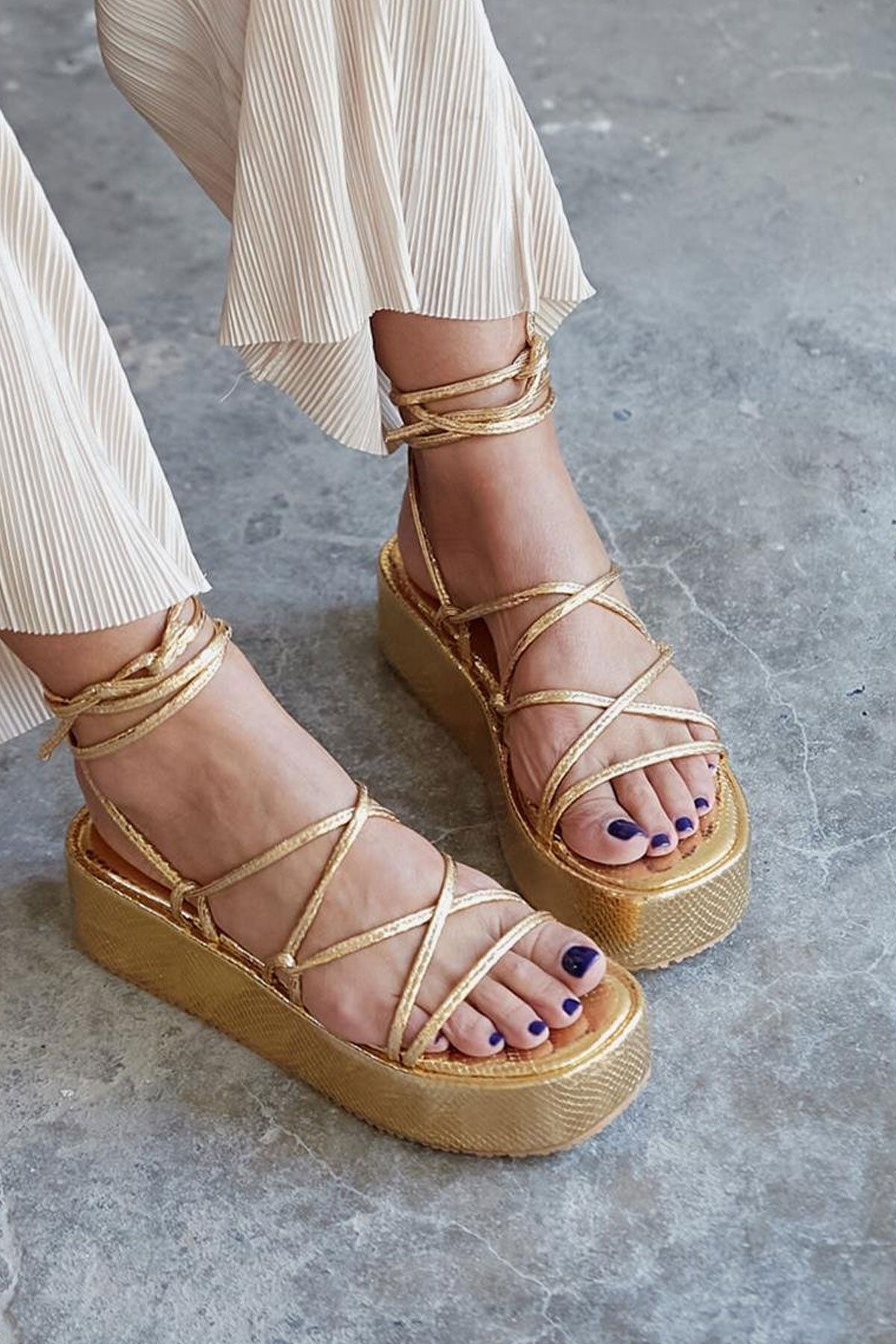 ARTSHOES Kadın Bilekten Bağlamalı Dolgu Topuklu Sandalet 4008-123-0004