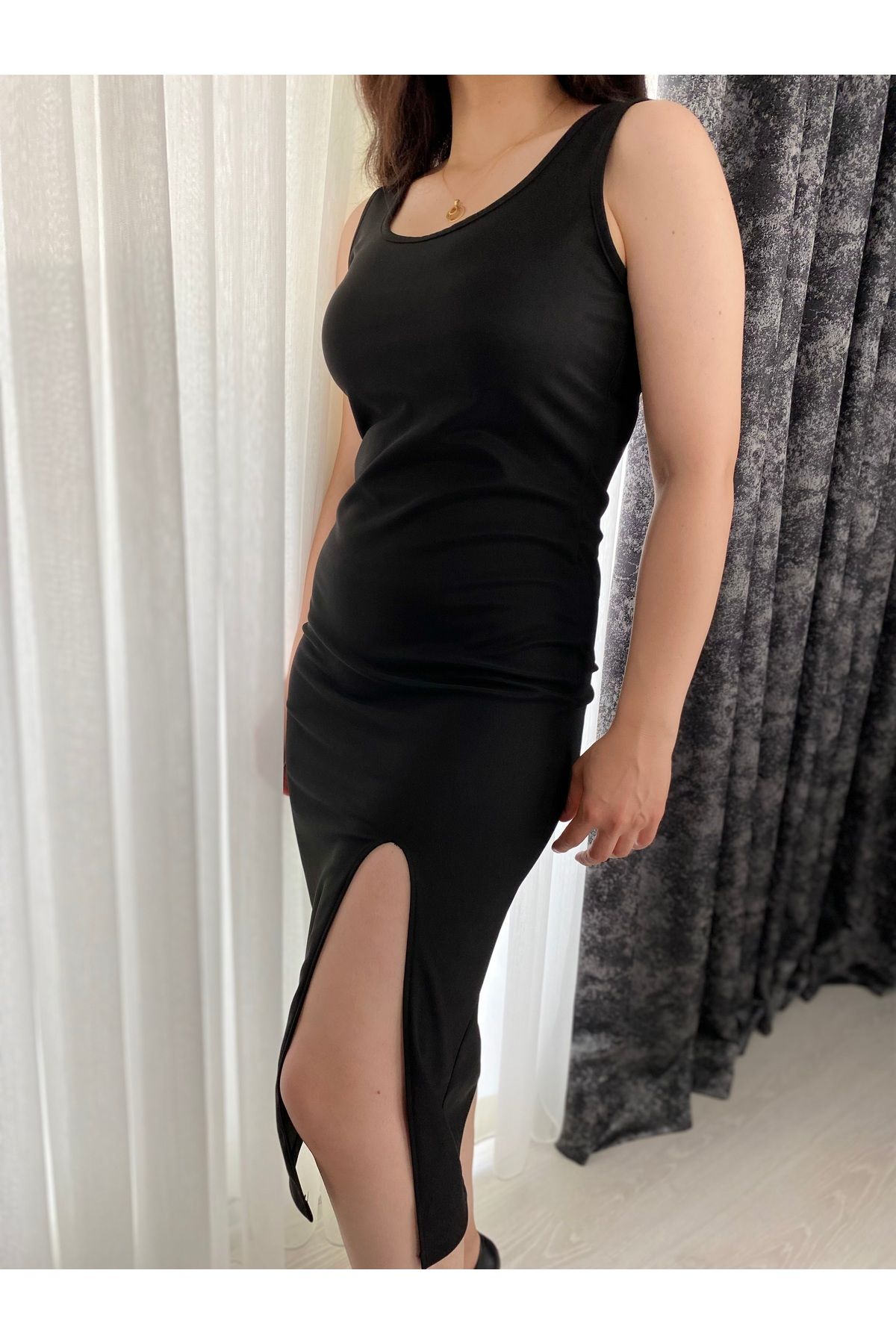 My Style Siyah yırtmaç detaylı kalın askı elbise midi