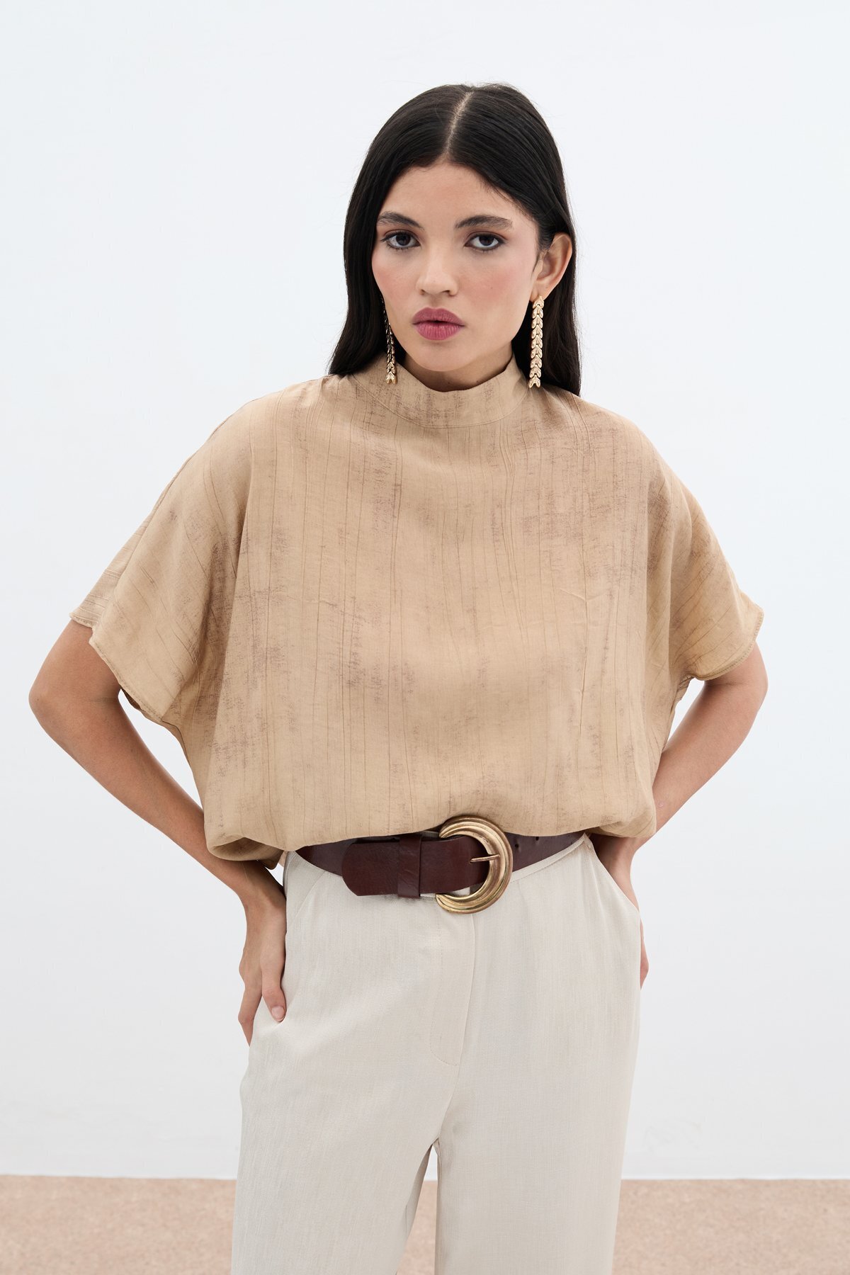 Sateen-Patterned Loose Blouse - Camel 3