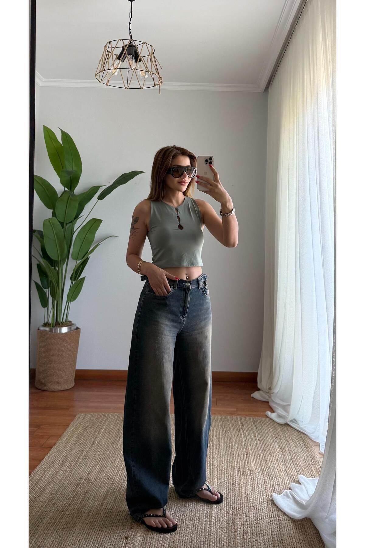 Daves Pencere Detayli Kolsuz Crop Büstiyer