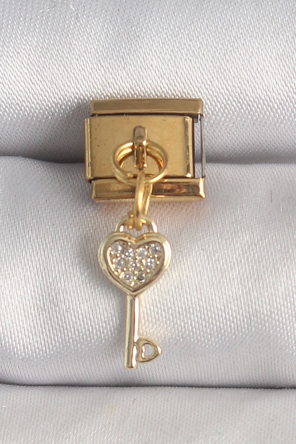 shopwave 316L Çelik Gold Renk Sallantı Zirkon Taşlı Kalpli Anahtar Model Nomination Charm
