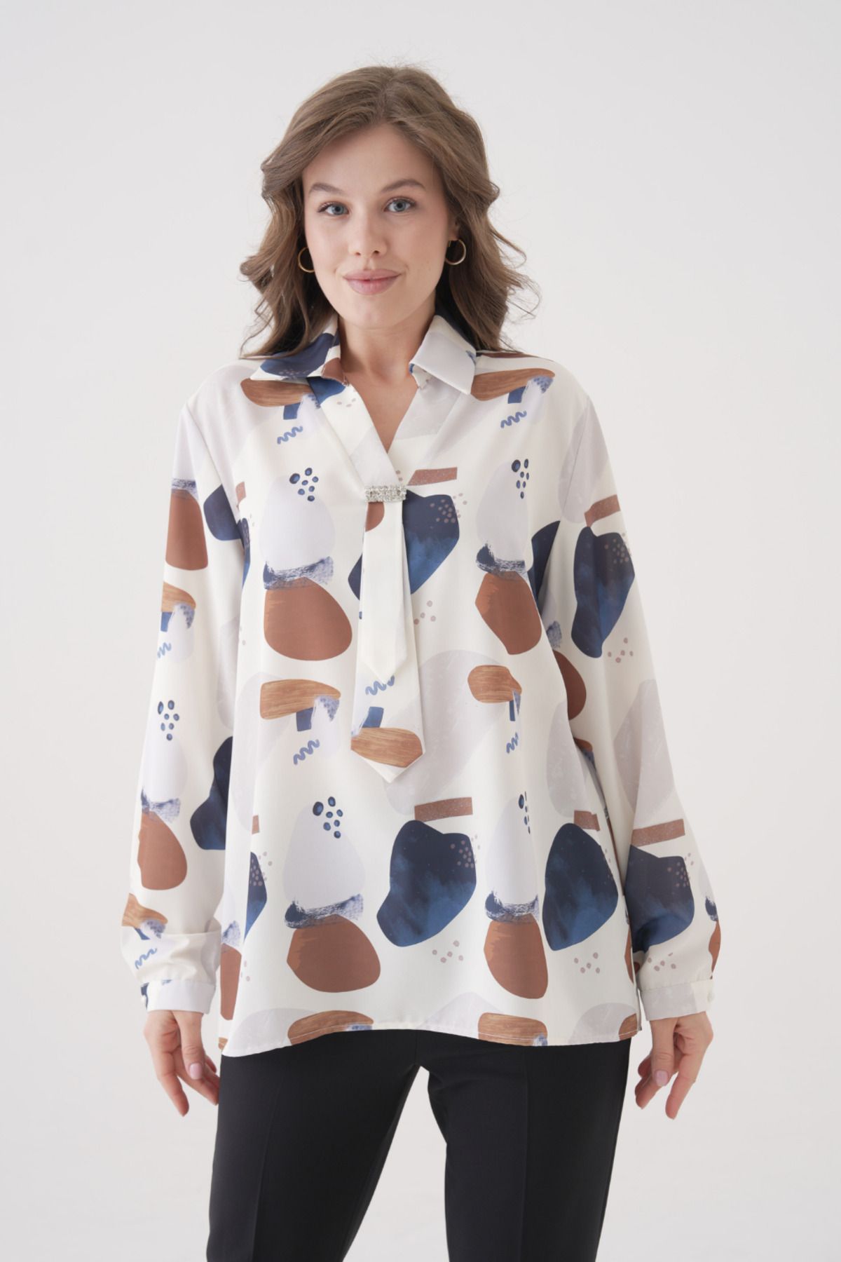 Hoxton Gal Desenli Uzun Kollu Broş Detaylı Oversize Bluz