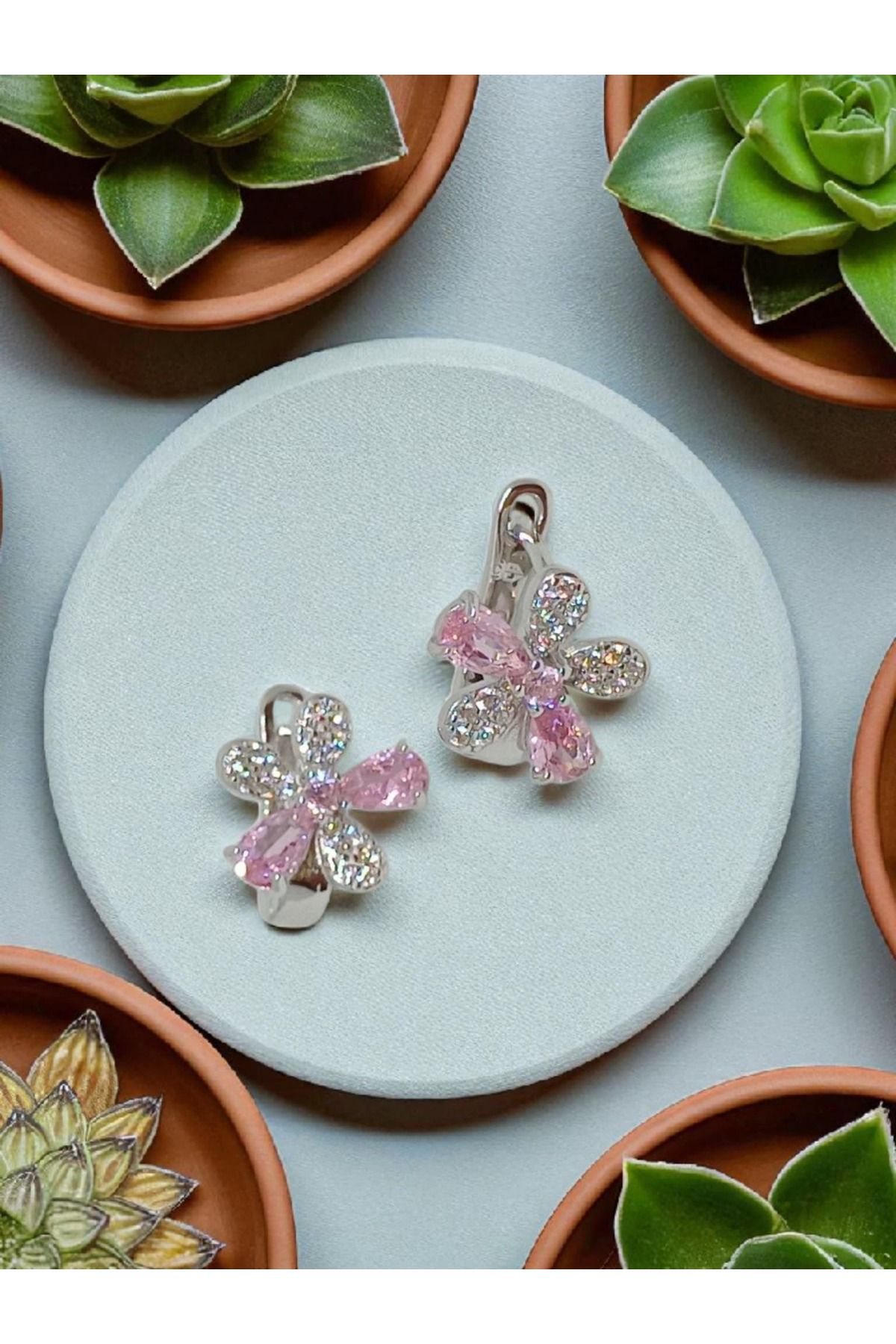 LUNEL Silver 925 Ayar Gümüş Pembe ve Beyaz Taşlı Çiçek Küpe – Zarif ve Romantik Tasarım