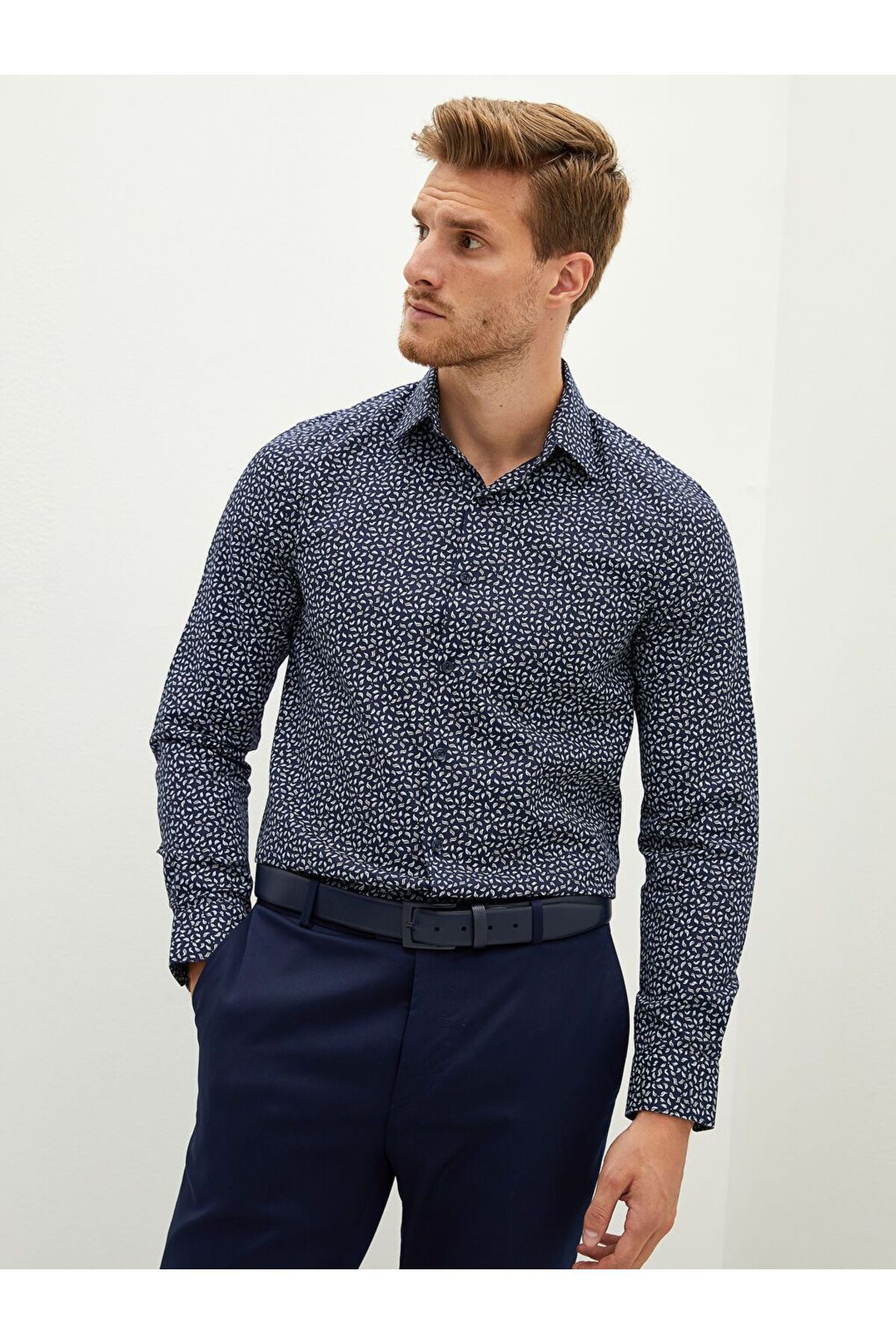 LC Waikiki Lacivert Slim Fit Uzun Kollu Desenli Gabardin Erkek Gömlek