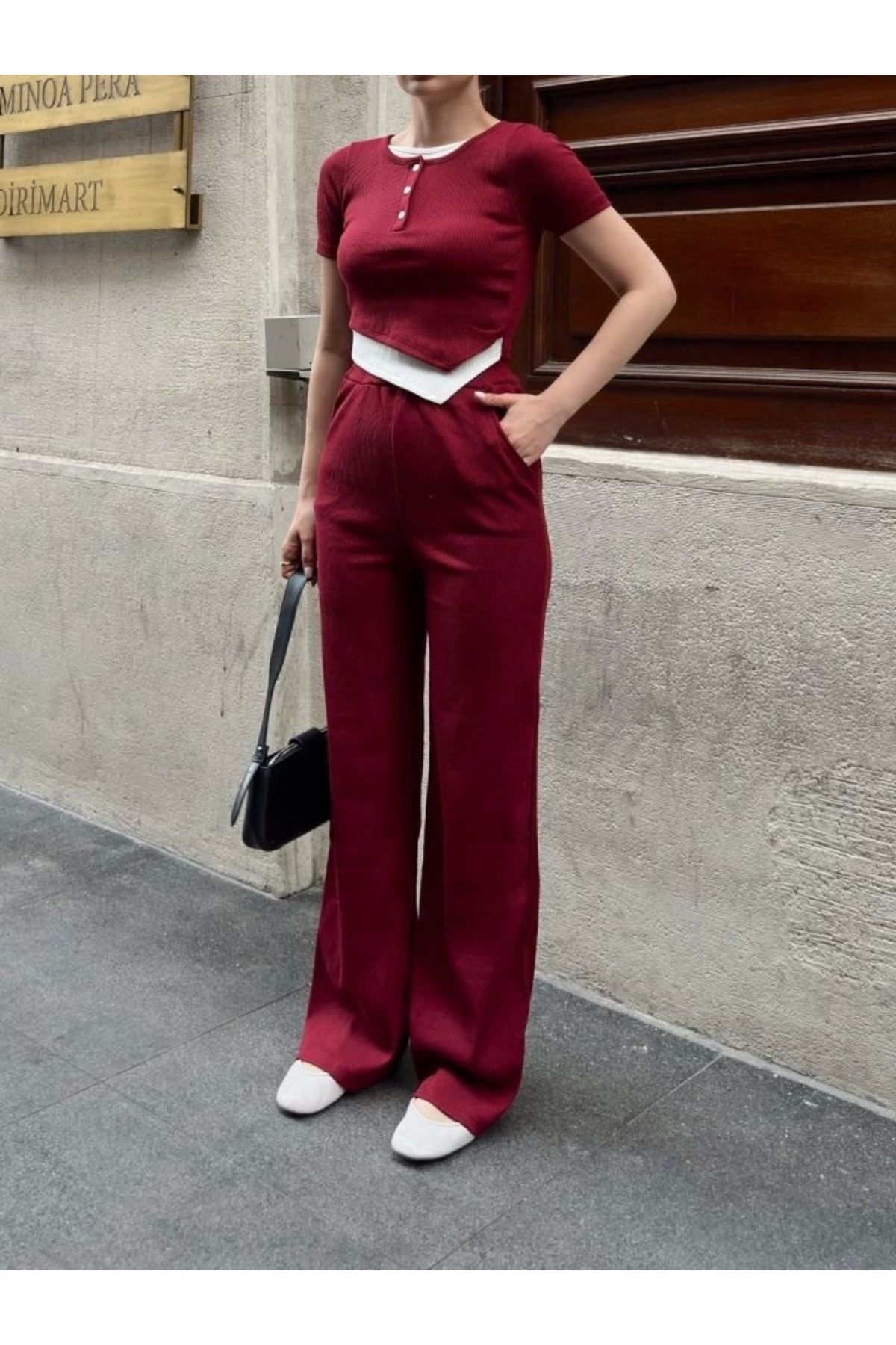 Butik Kadın Bisiklet Yaka Asimetrik Kesim Atlet Detay Bluz Ve Yüksek Bel Bol Paça Pantolon Ikili Takım