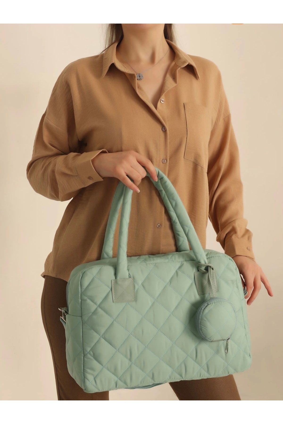 MODA Kapitone dikişli küçük cüzdan aksesuarlı hem valiz hem kol çantası