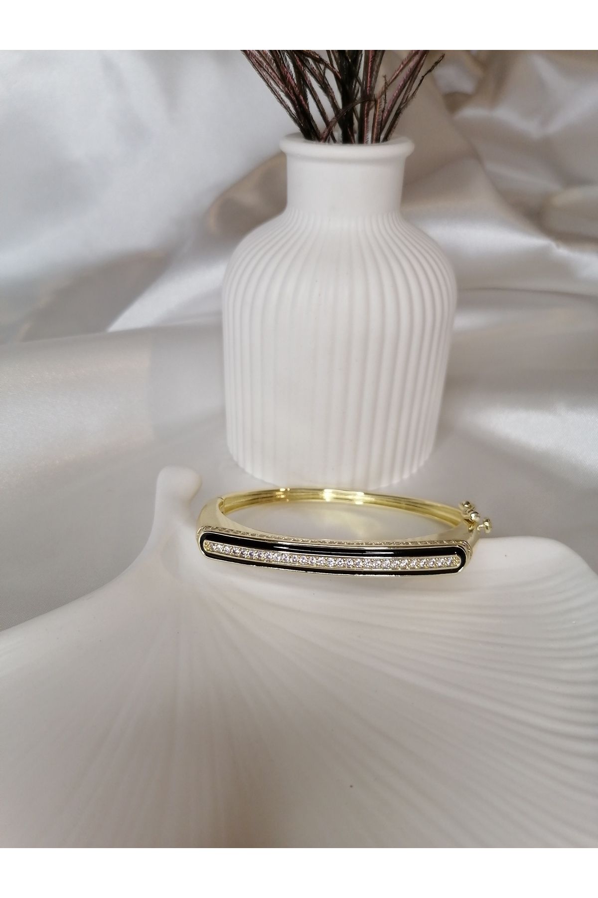 Lailis accessories Altın Renk Siyah Şerit Taş Detaylı Bileklik