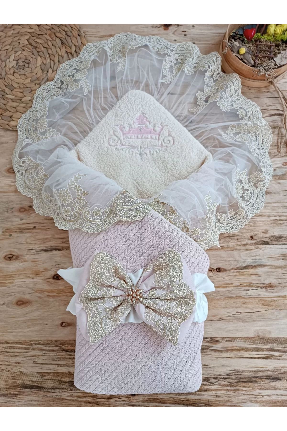 Lenaca Yenidoğan Kuzulu Taç Nakış Güpürlü Fiyonklu Duvaklı Prizma Taş Unisex Kundak Bebek Battaniyes
