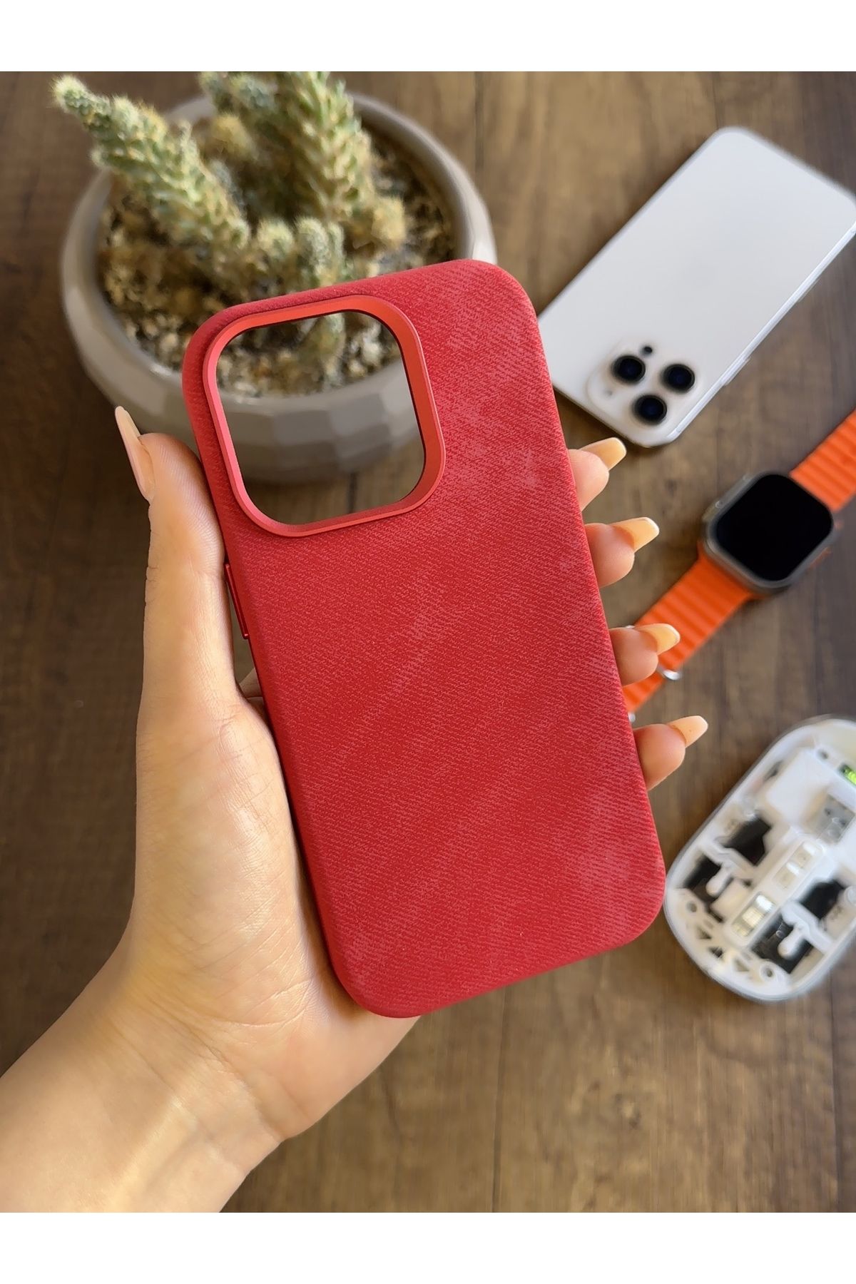 MTL iPhone 14 Pro Uyumlu Kadife Yüzeyli MagSafe Uyumlu Premium Kılıf SooCase691