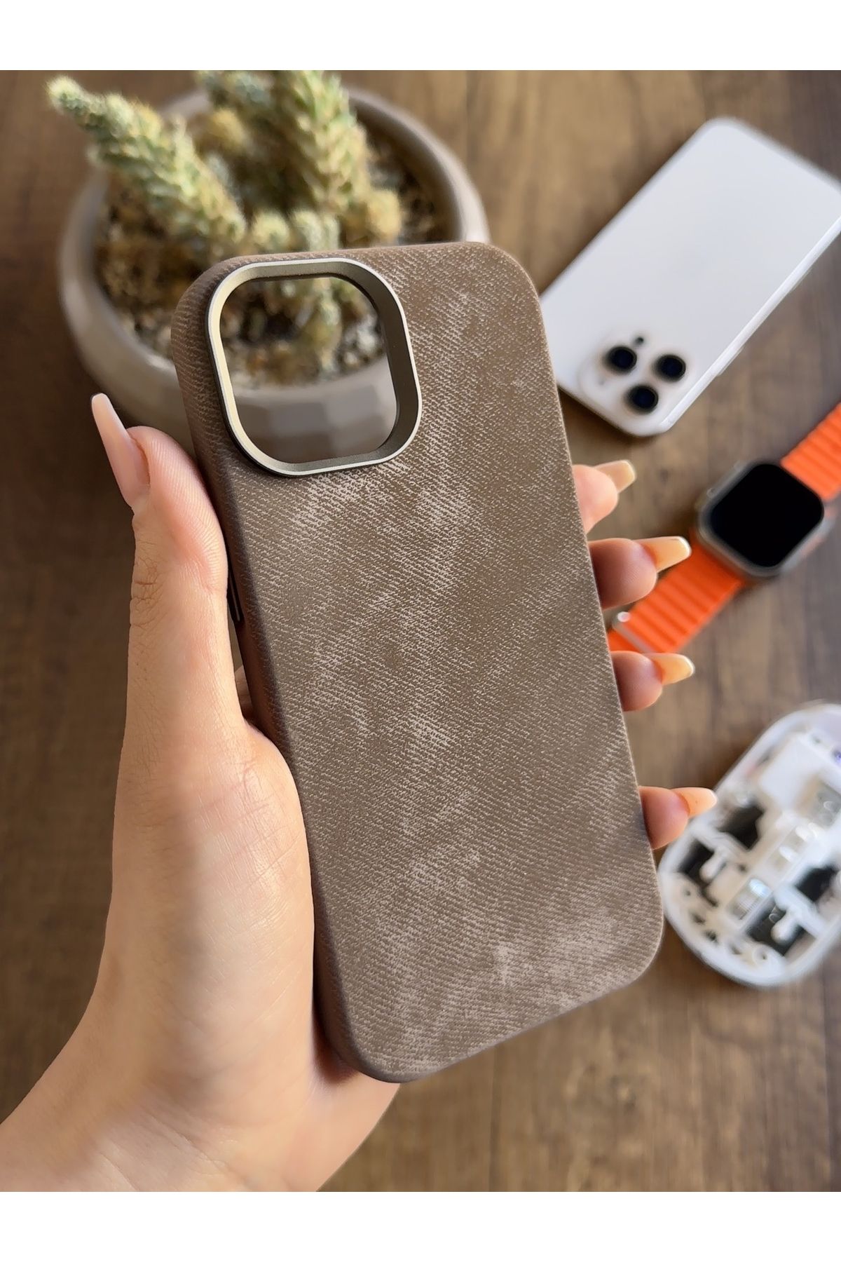 MTL iPhone 15 Uyumlu Kadife Yüzeyli MagSafe Uyumlu Premium Kılıf SooCase691