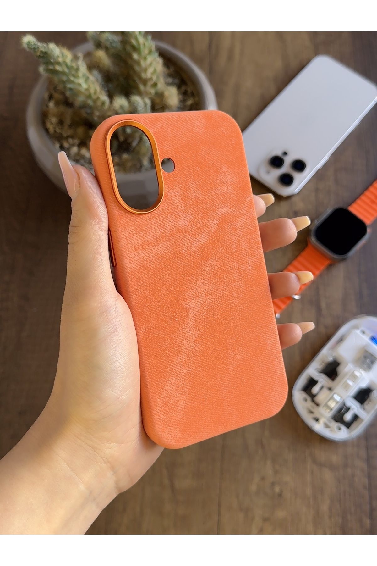 MTL iPhone 16 Uyumlu Kadife Yüzeyli MagSafe Uyumlu Premium Kılıf SooCase691