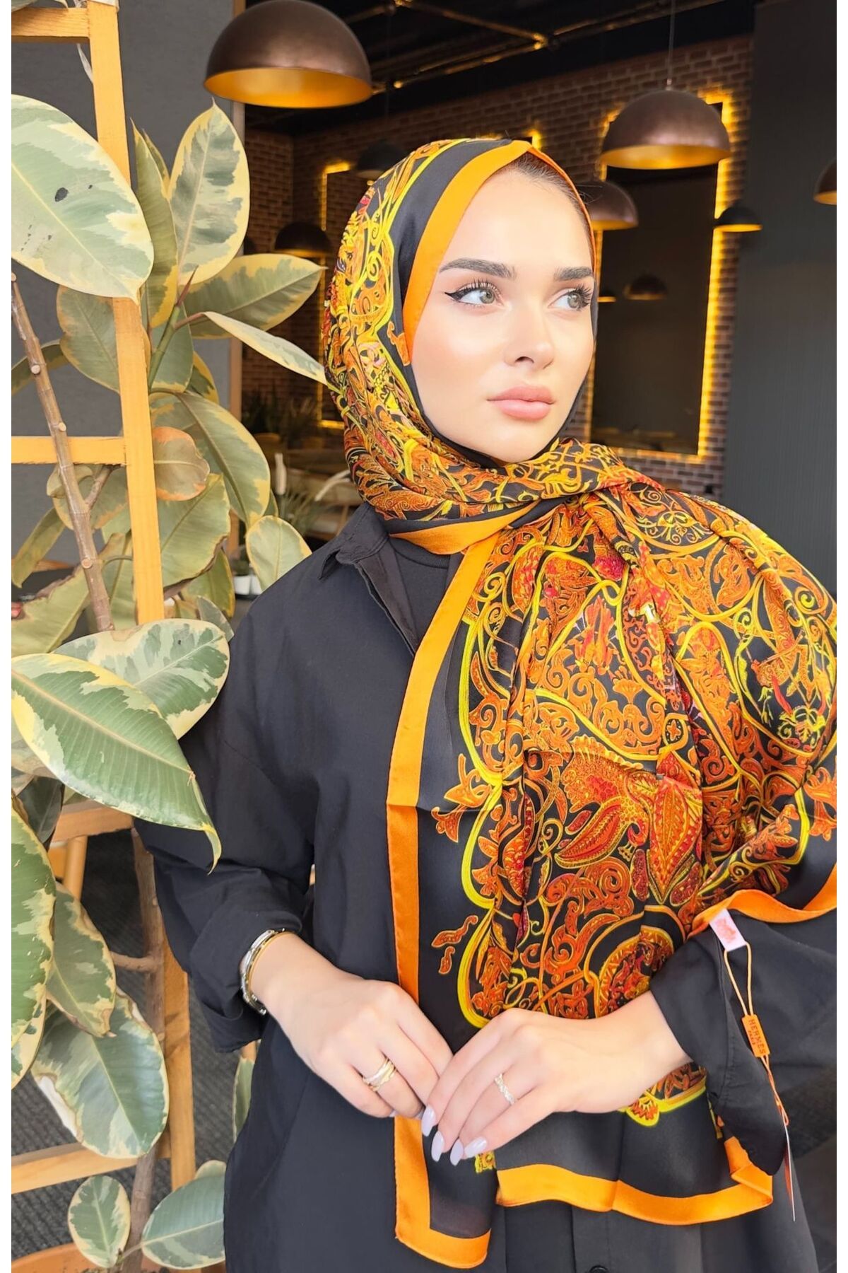 PİRAMİT HERMES VUAL İPEK ŞAL KARIŞIK DESEN SİYAH TURUNCU