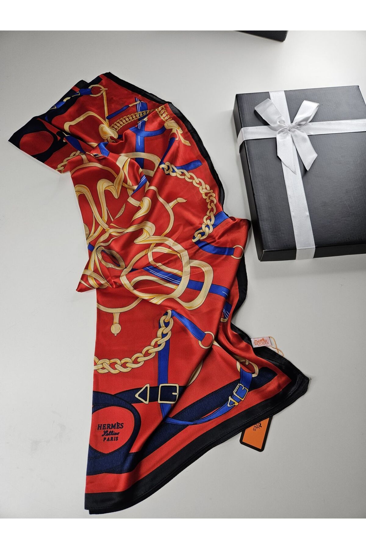 PİRAMİT HERMES VUAL İPEK ŞAL SİYAH KIRMIZI