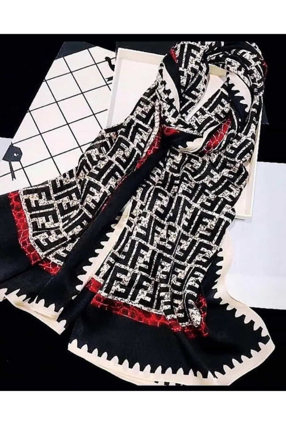 PİRAMİT FENDİ F DESEN VUAL İPEK ŞAL SİYAH