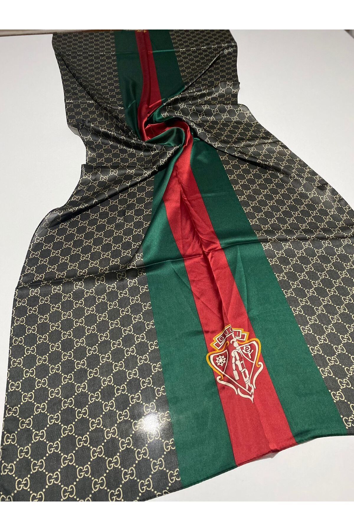 PİRAMİT GUCCİ AMBLEM DESEN VUAL İPEK ŞAL SİYAH