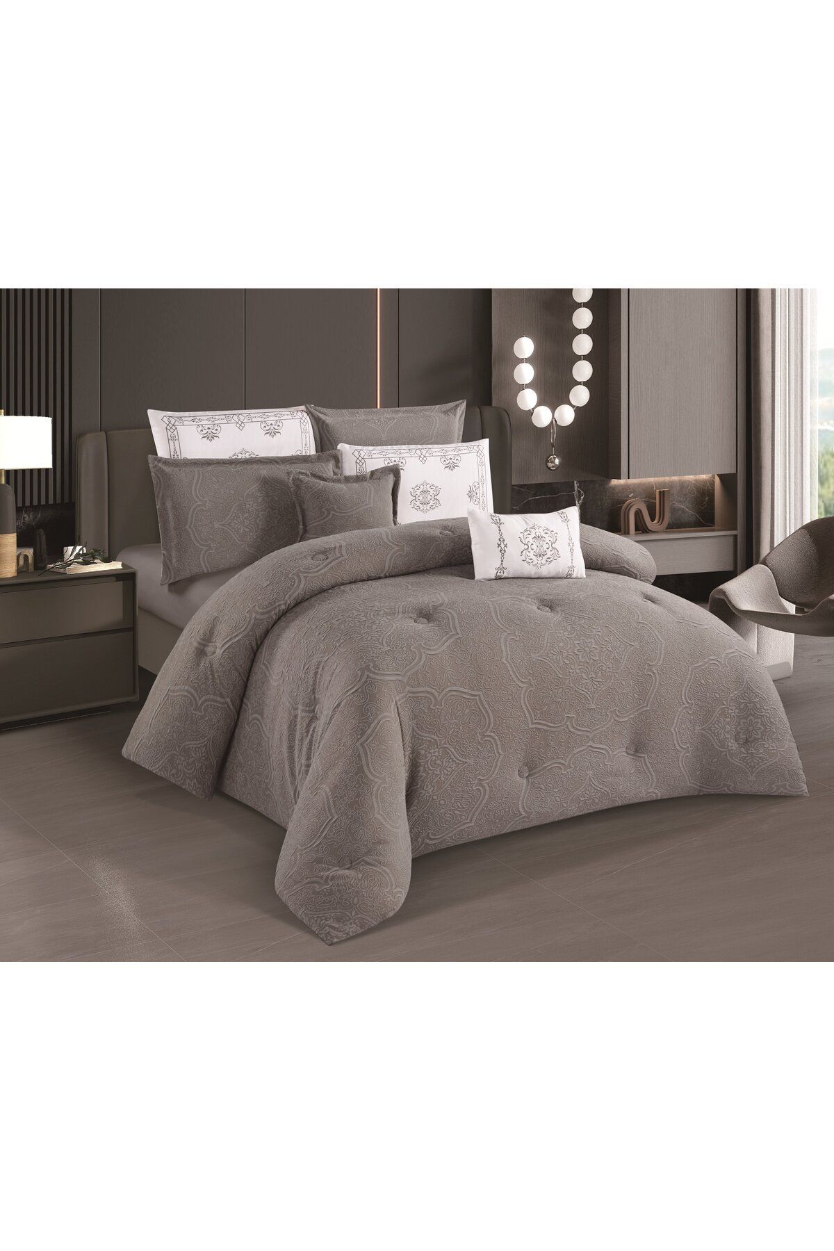 HOURS-Horse 8-piece soft jacquard comforter set with a modern and distinctive design Corey-01 1