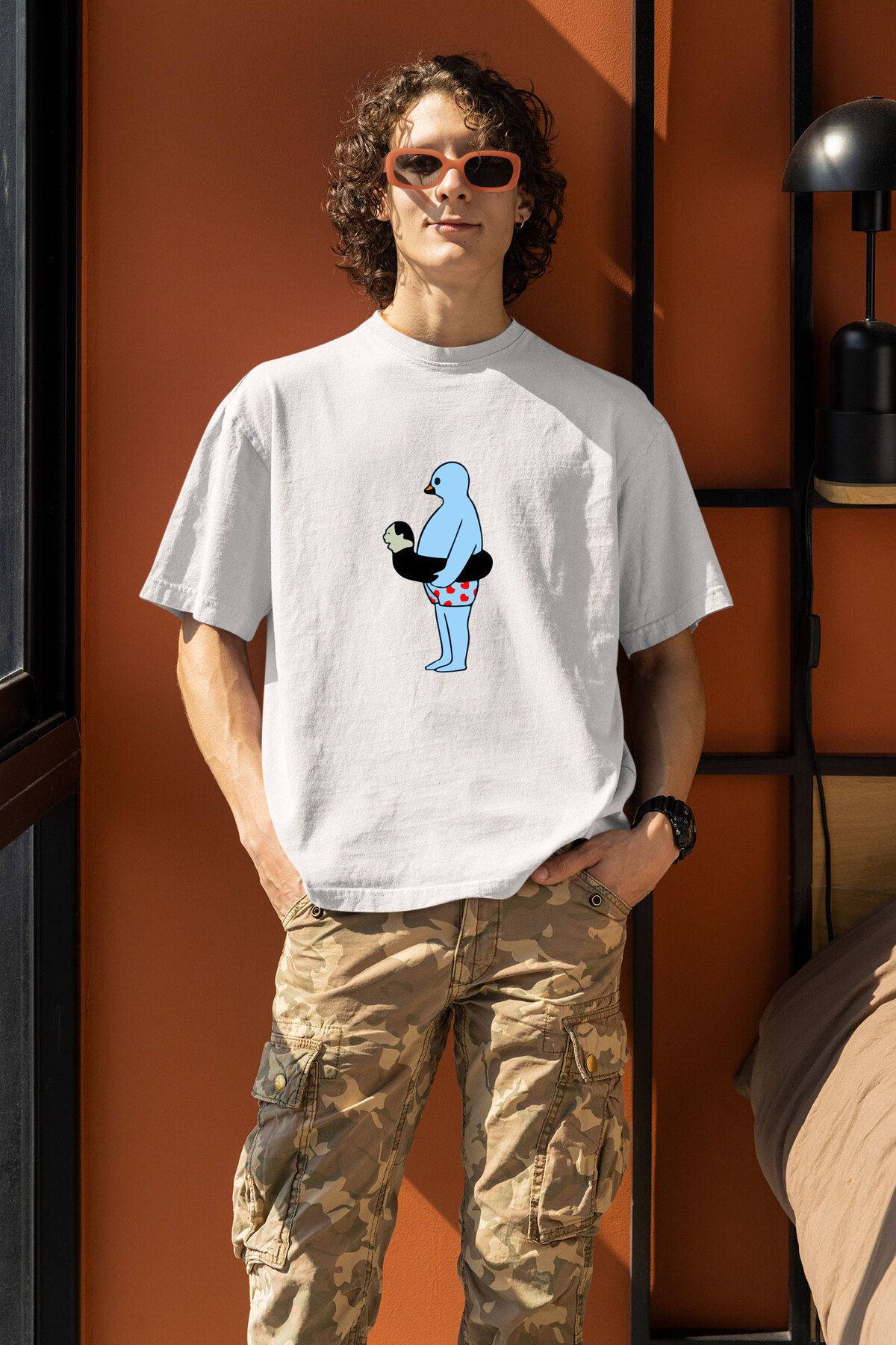 onsrawear Komik Tasarımlı Yüzme Simidi ve Adam Baskılı Oversize %100 Pamuk T-shirt