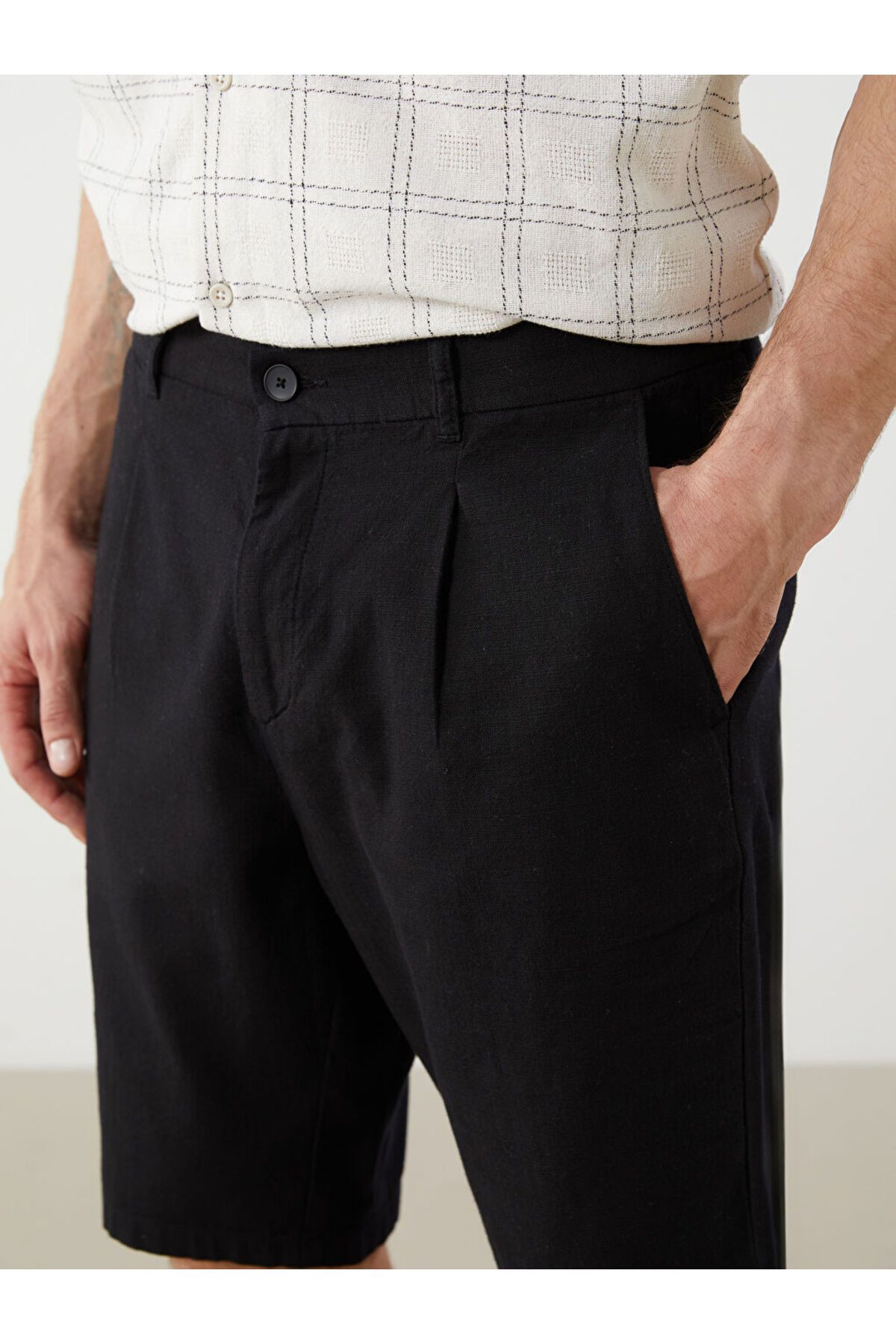 LC Waikiki-Μαύρο ανδρικό σορτς Standard Fit 3