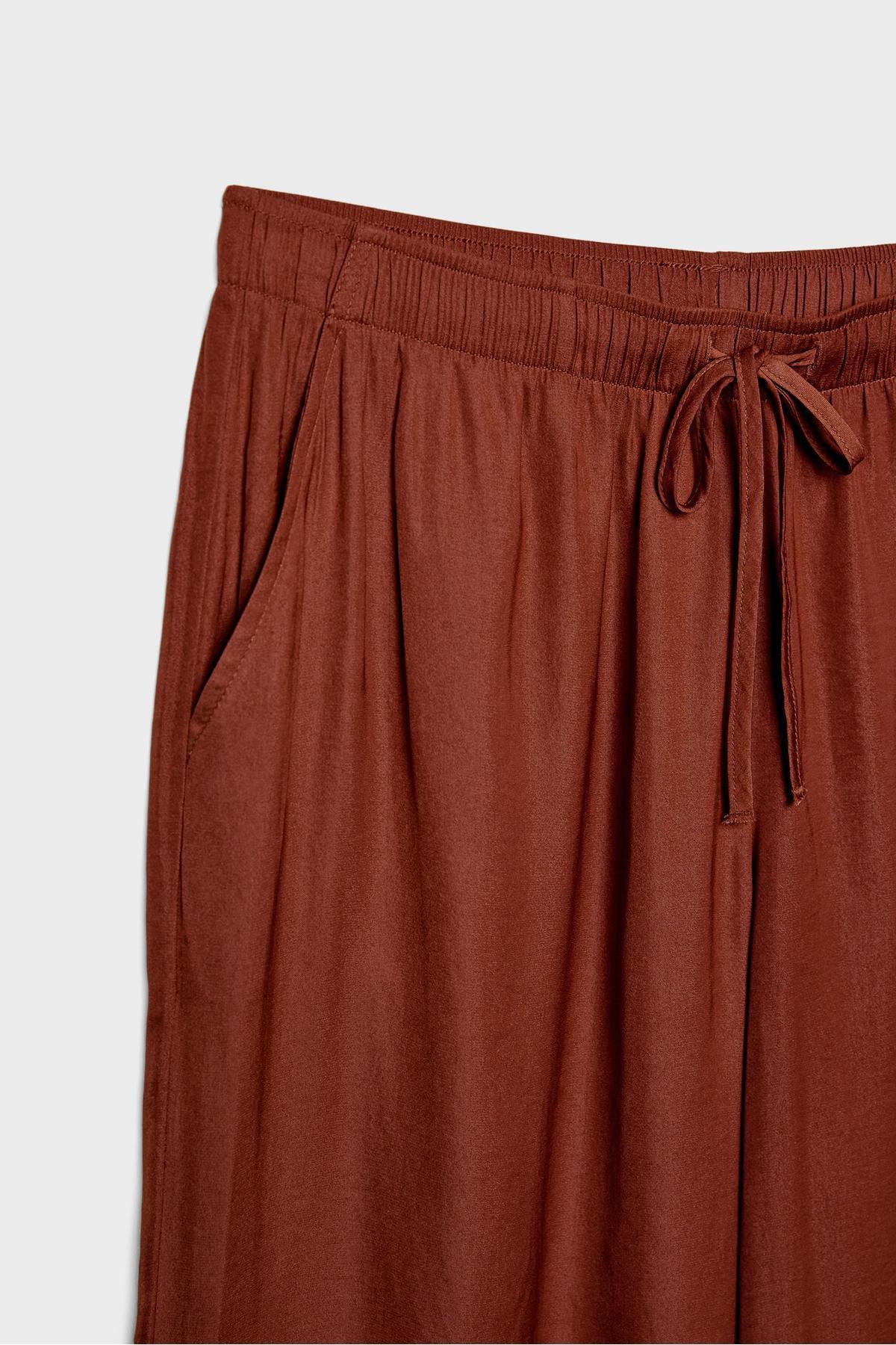 Stradivarius-Flowing satin trousers 8