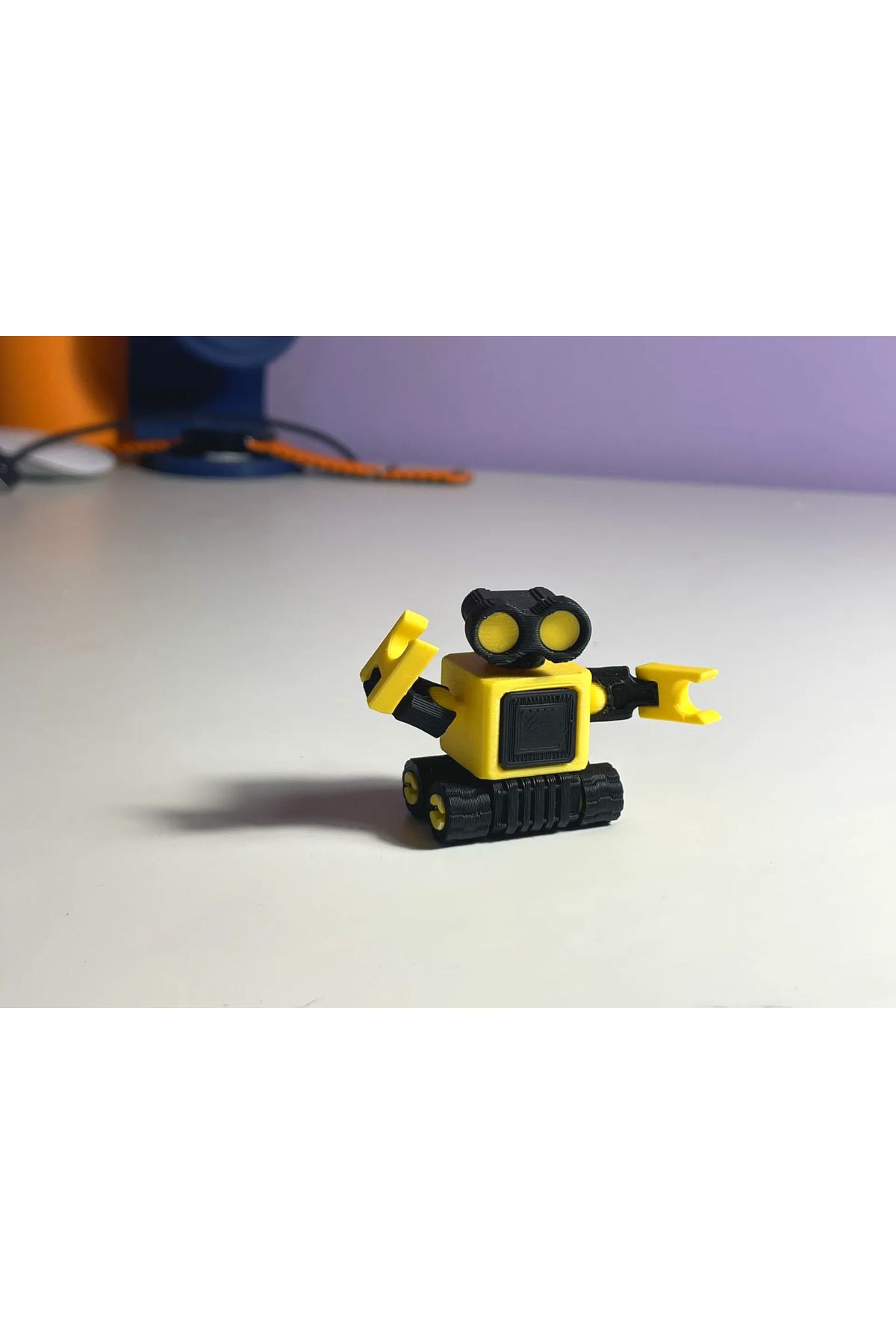 Beweglicher mechanischer Roboter 10 cm – mit Namen beschreibbare 3D-gedruckte Sammelfigur