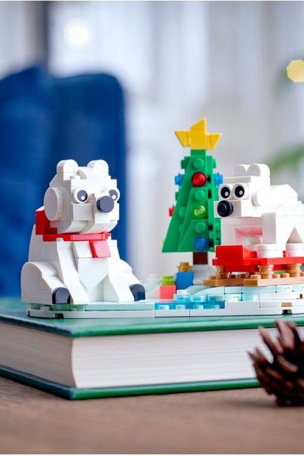 LEGO-LEGO Wintertime Polar Bears With Christmas Tree 40571 Play Set 5