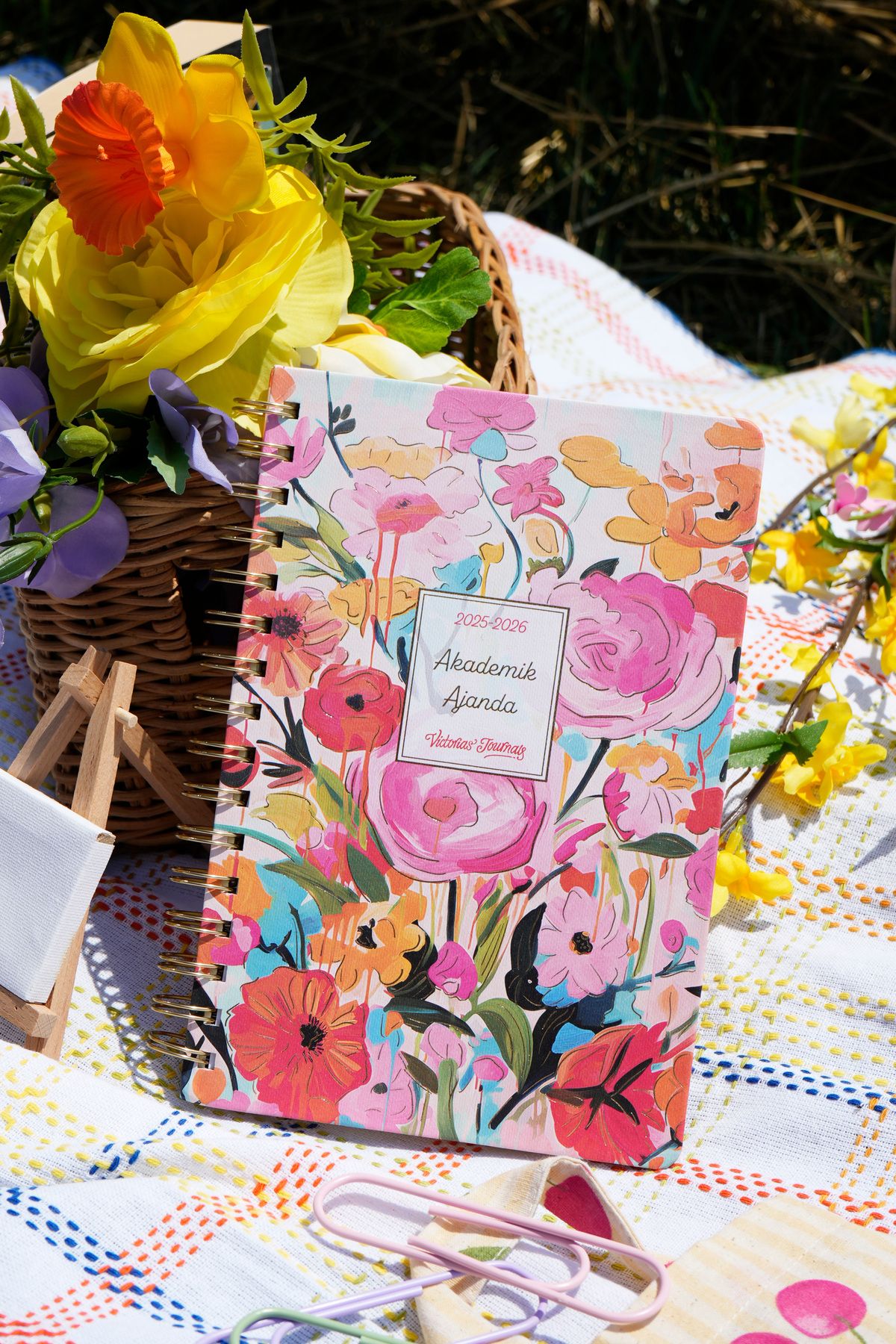 Victoria's Journals Akademik Ajanda-2025–2026 | A5 | Spiralli | Sert Kapak | Ivory 100 gr. | Sunshine Garden