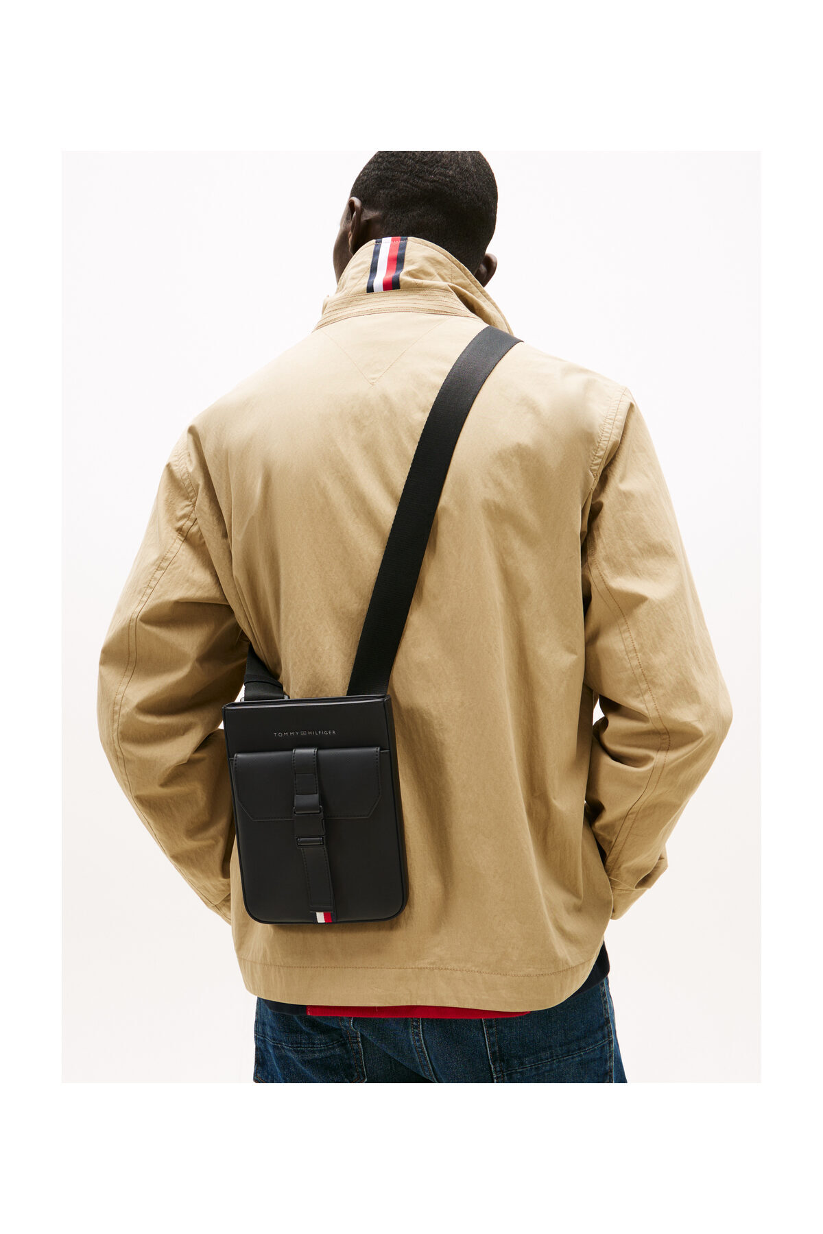 Tommy Hilfiger Mini Crossover Fundacji Th