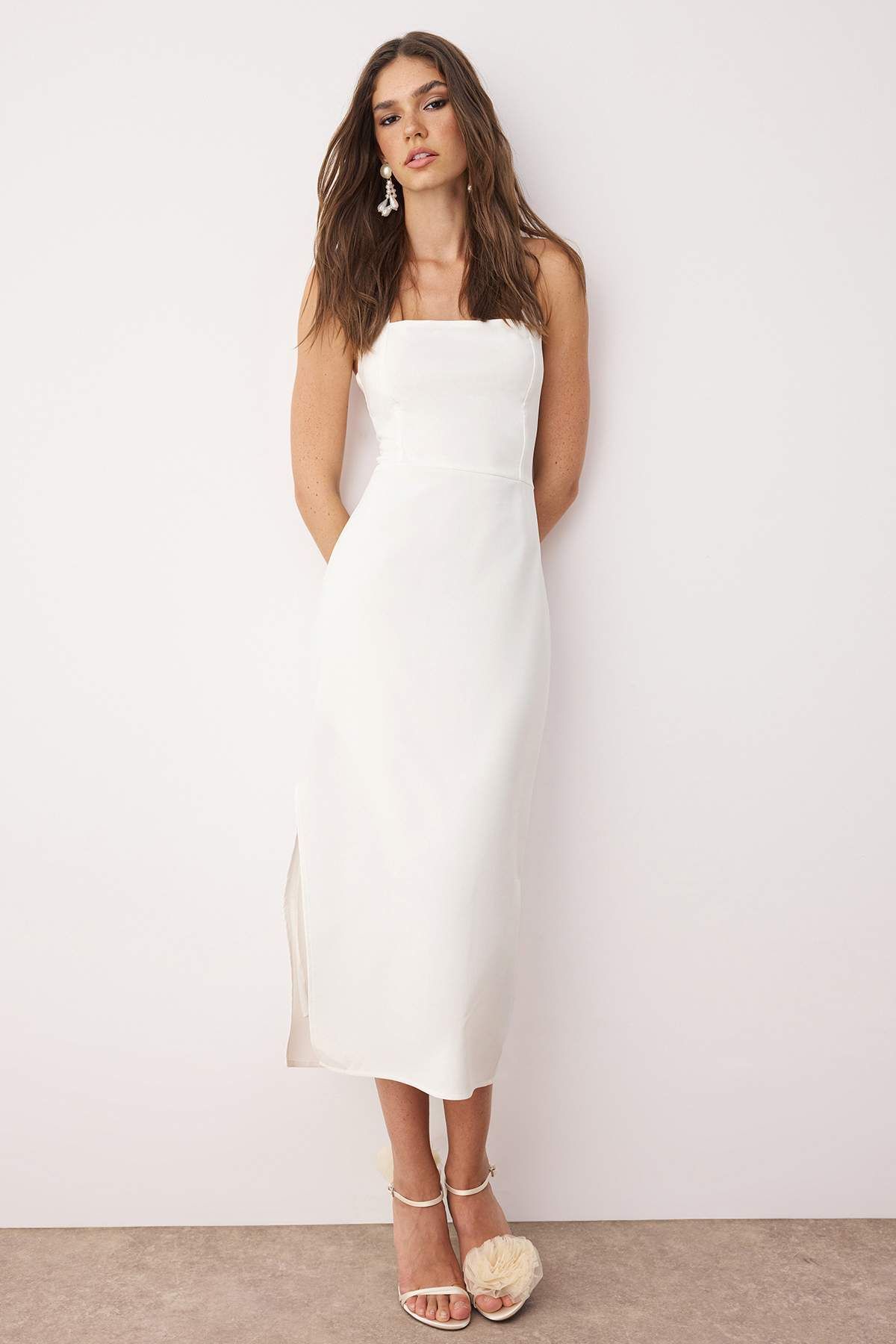 Trendyol Collection-Λευκό επένδυση Body Fitting Midi υφαντό φόρεμα με λεπτομέρεια σχισμής TPRSS24EL00136 2