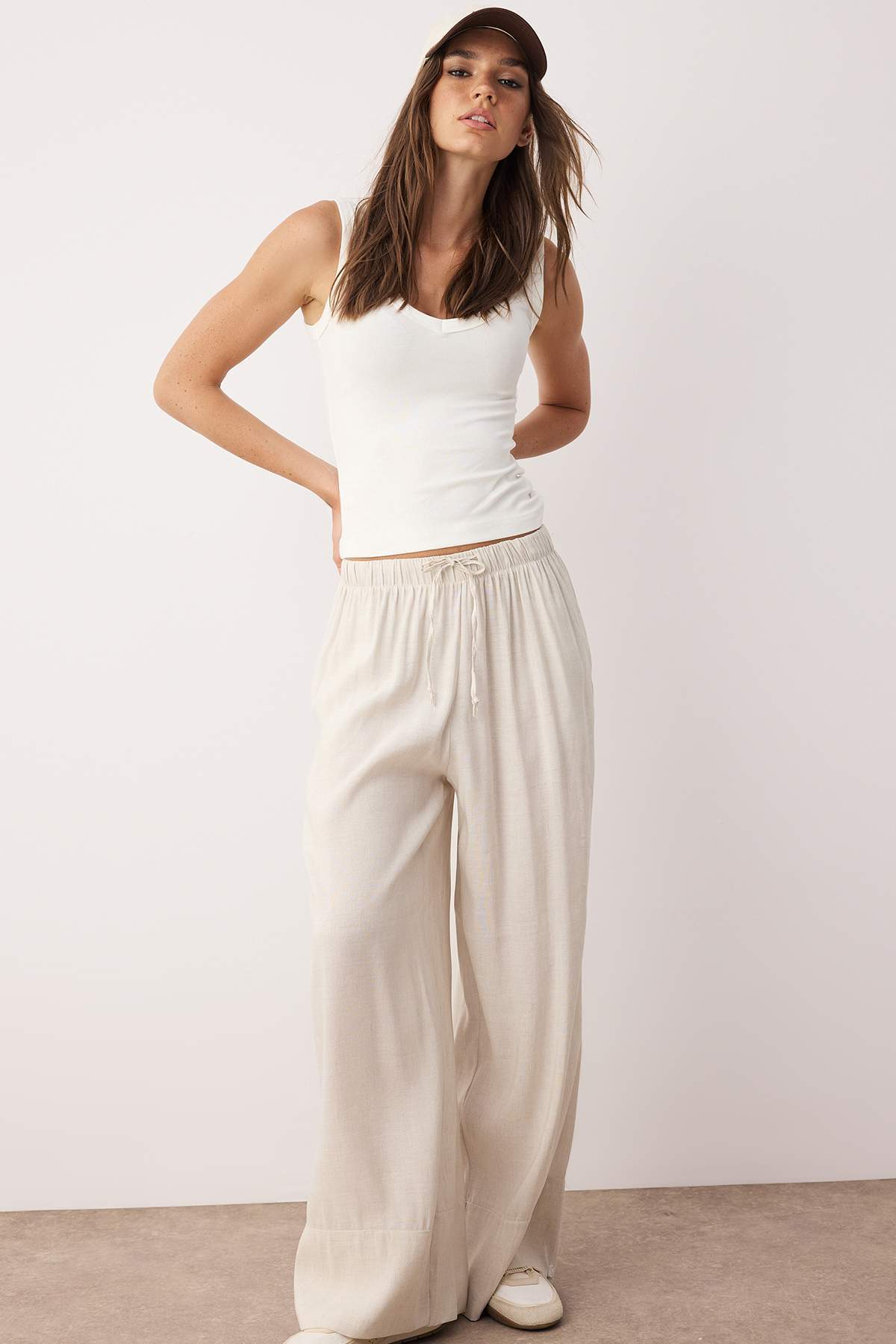 Trendyolmilla  Taş Keten İçerikli Wide Leg/Geniş Paça Beli Lastikli Pantolon TWOSS25PL00124