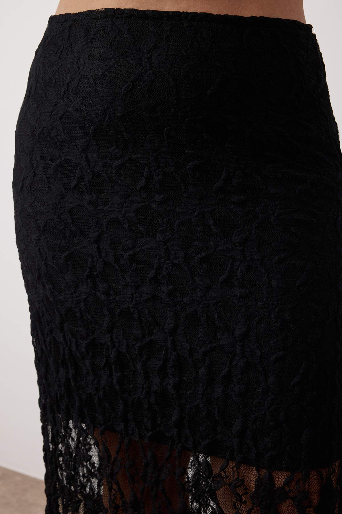 Trendyolmilla  Siyah Dantel A-line Mini Astarlı Büyük Beden Etek TBBSS25AZ00029 - Görsel 5