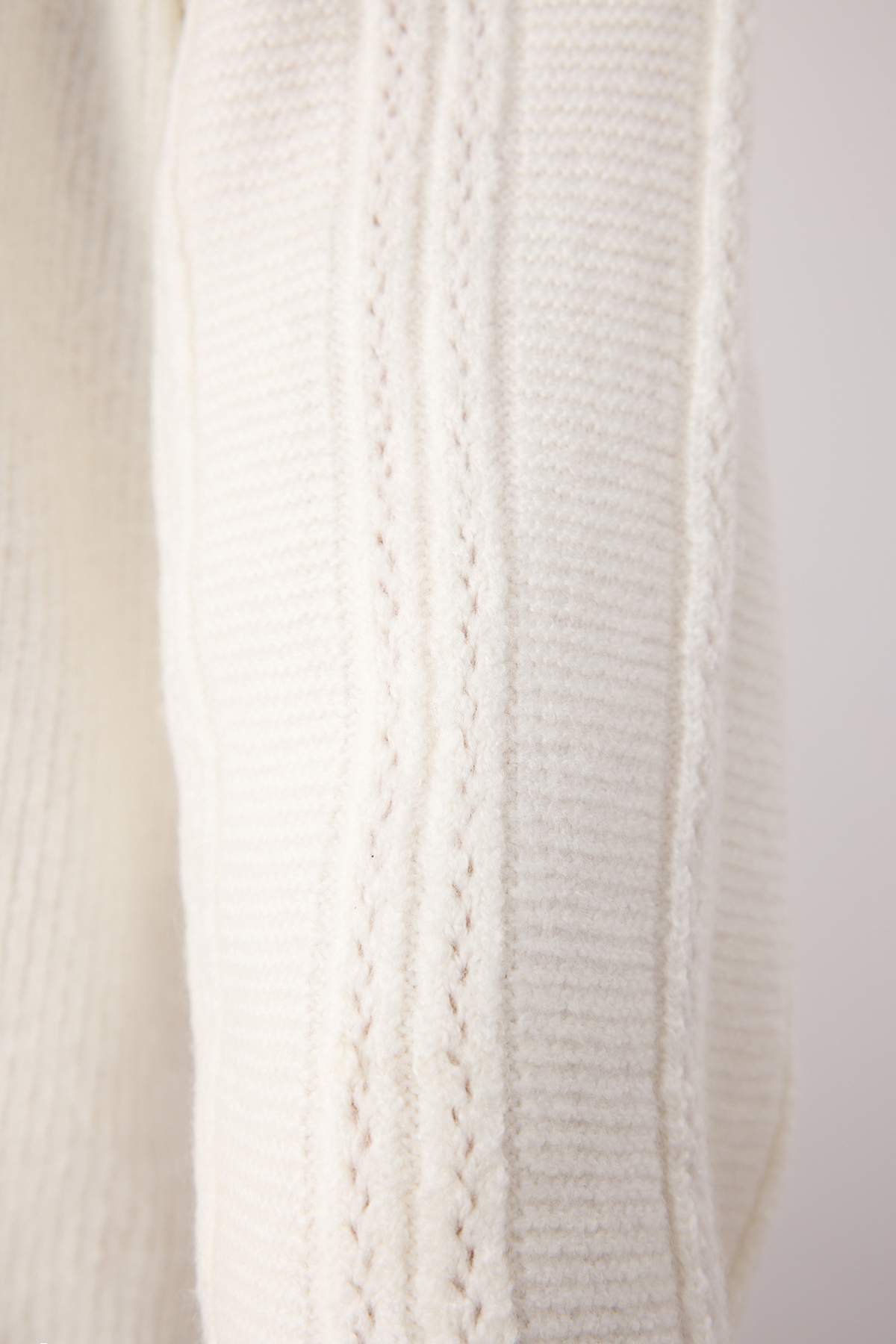 Trendyolmilla  Ekru Yumuşak Dokulu Kol İşleme Detaylı Triko Hırka TWOAW26HI00120 - Görsel 3