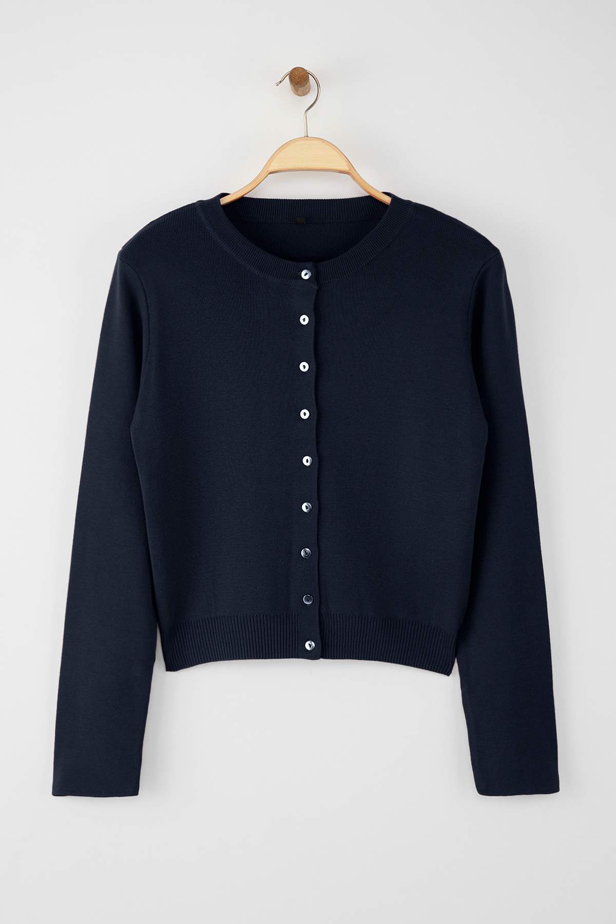 Trendyolmilla  Wardrobe Essentials Lacivert Düğme Detaylı Pamuklu Basic Triko Hırka | TWOAW26HI00001 - Görsel 6