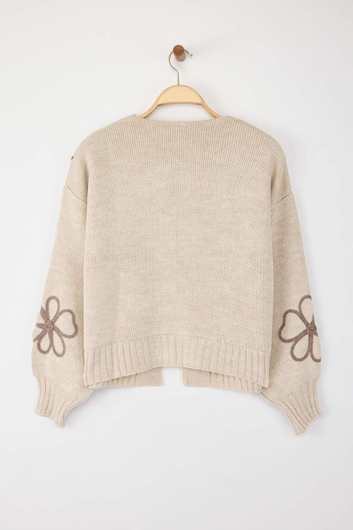 Trendyolmilla  Bej Nakış Detaylı V Yaka Triko Hırka TWOAW25HI00291 - Görsel 6