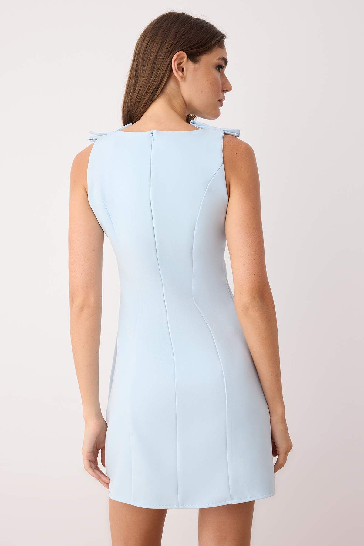 Kolekcia Trendyol-Svetlomodré krátke / mini tkané šaty s mašľou v línom strihu TWOSS25EL00267 4