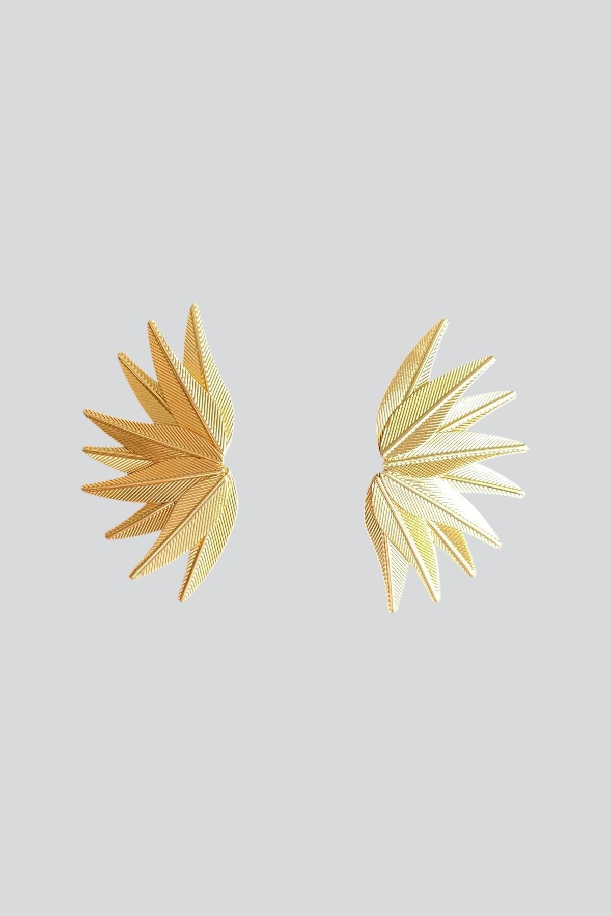 stravis-Gold Leaf Design Earrings 1