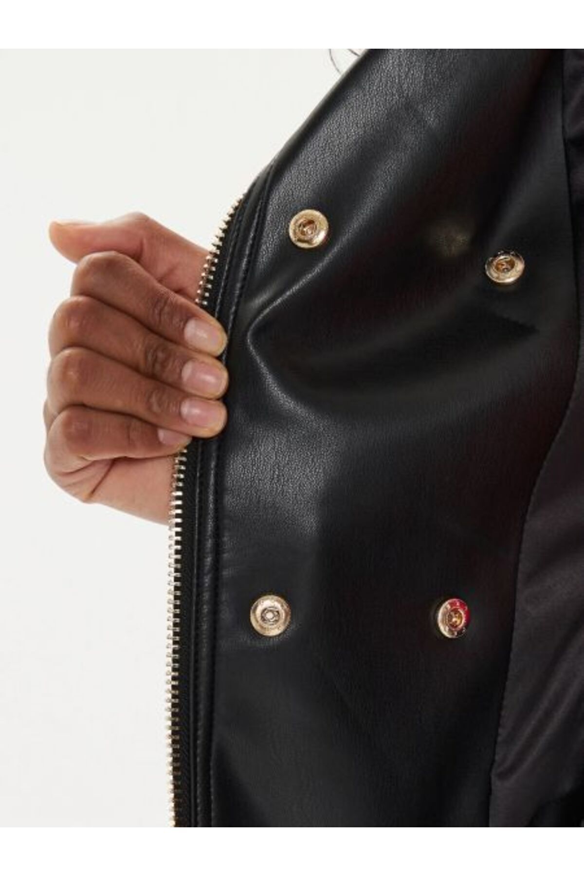 Guess-Mont 6
