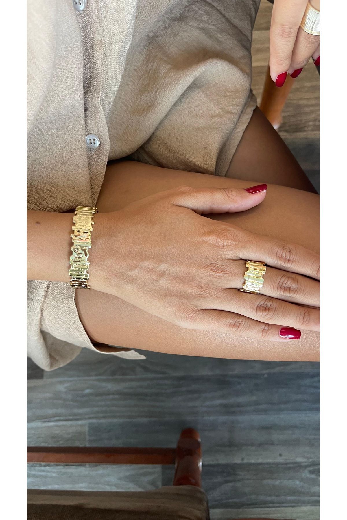 shop Gold Asimetrik Kelepçe Bileklik