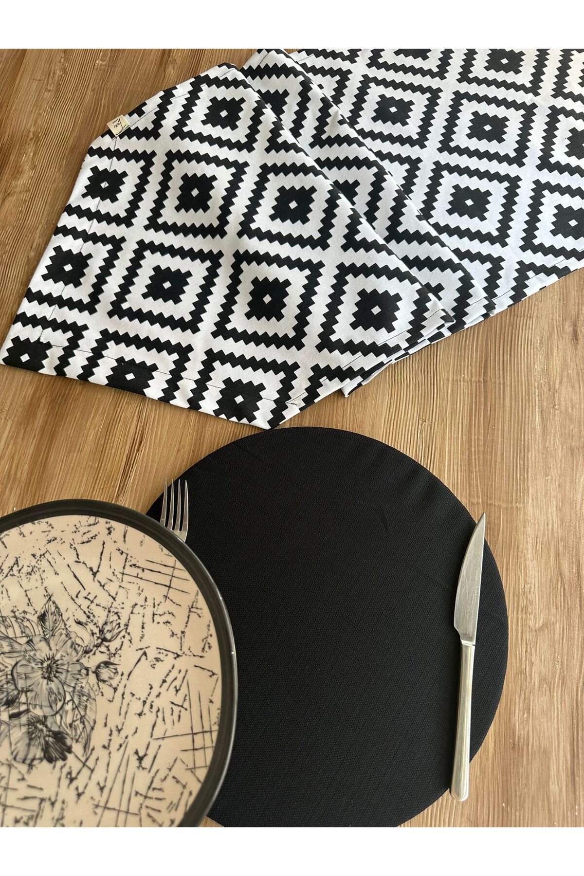 TUA HOME Mono Line – 6’lı Amerikan Servis + 1 Runner Takımı – %100 Pamuk – Kontrplak Taban