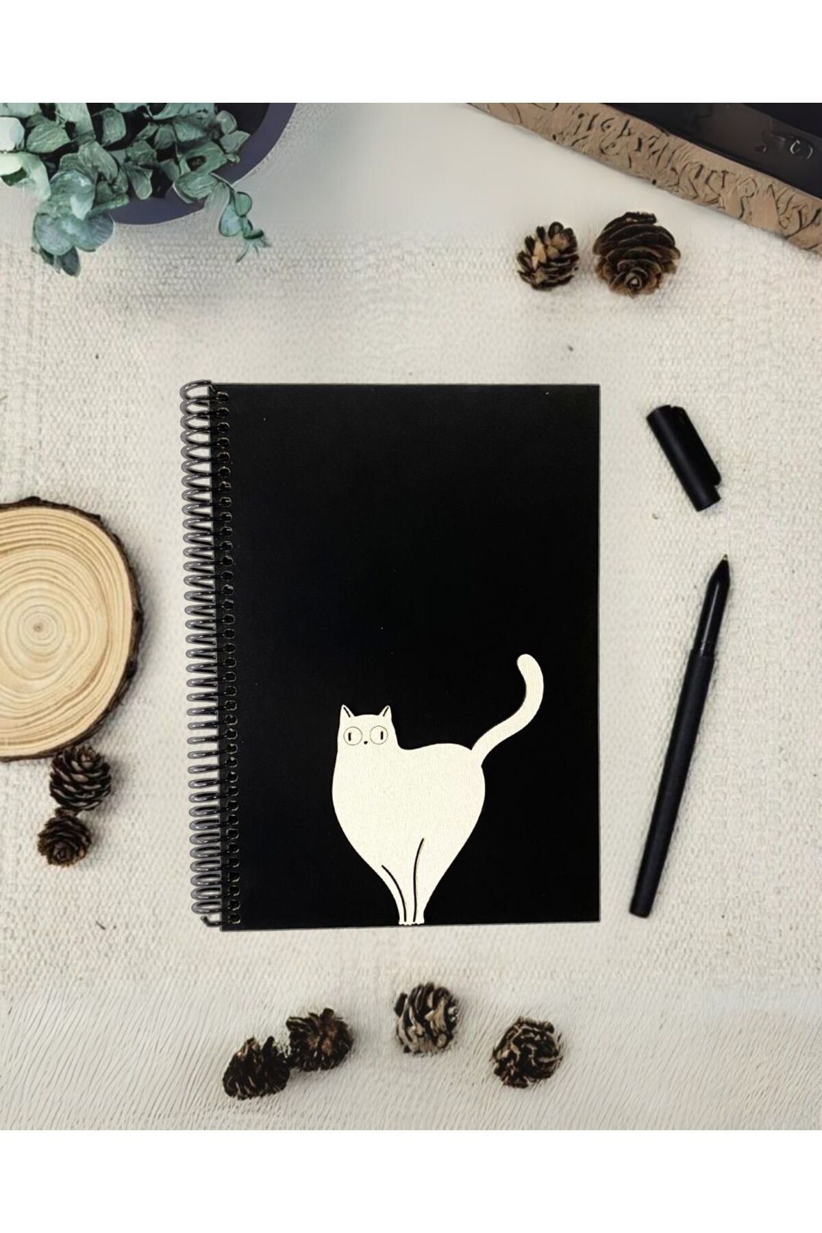 Tasarım Siyah Defter Sevimli Kedi Temalı Siyah Yapraklı Ahşap Kapaklı Anı Defteri - Albüm, Hediye - Kişiselleştirilebilir