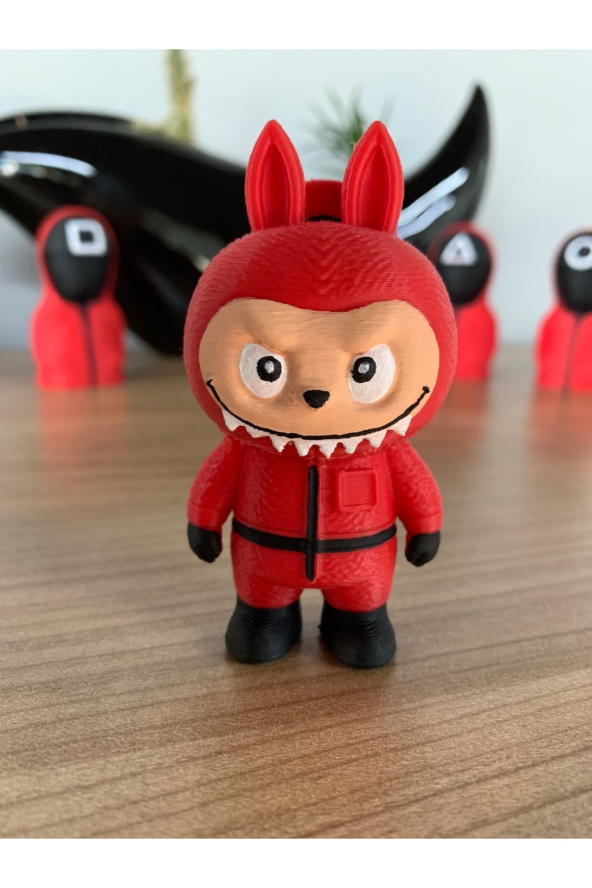 Root Made Labubu Squid Game Kıyafetli Minik Figür Kırmızı Labubu Halkalı