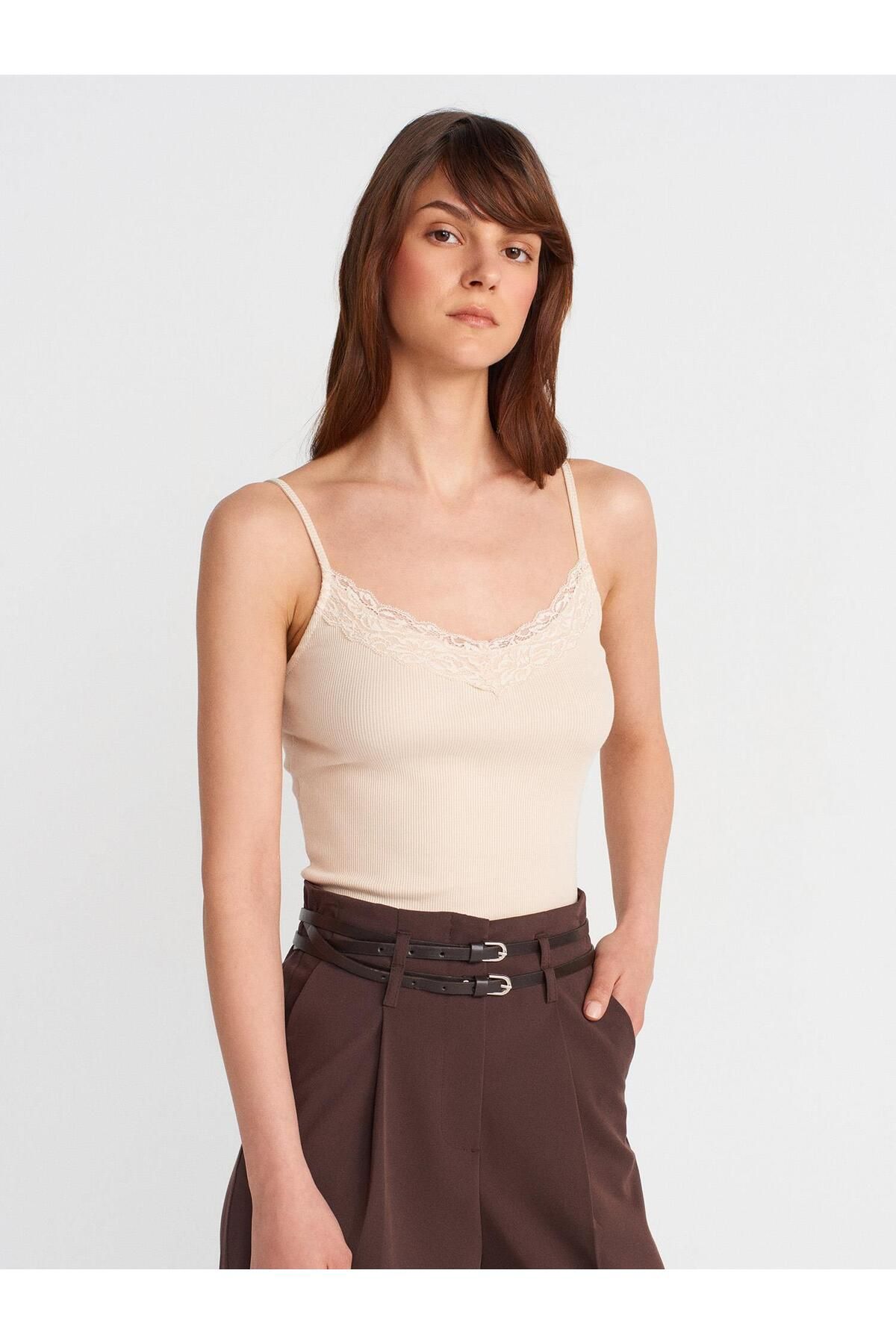 Dilvin 21015 Askılı Dantel Detay Top Crop