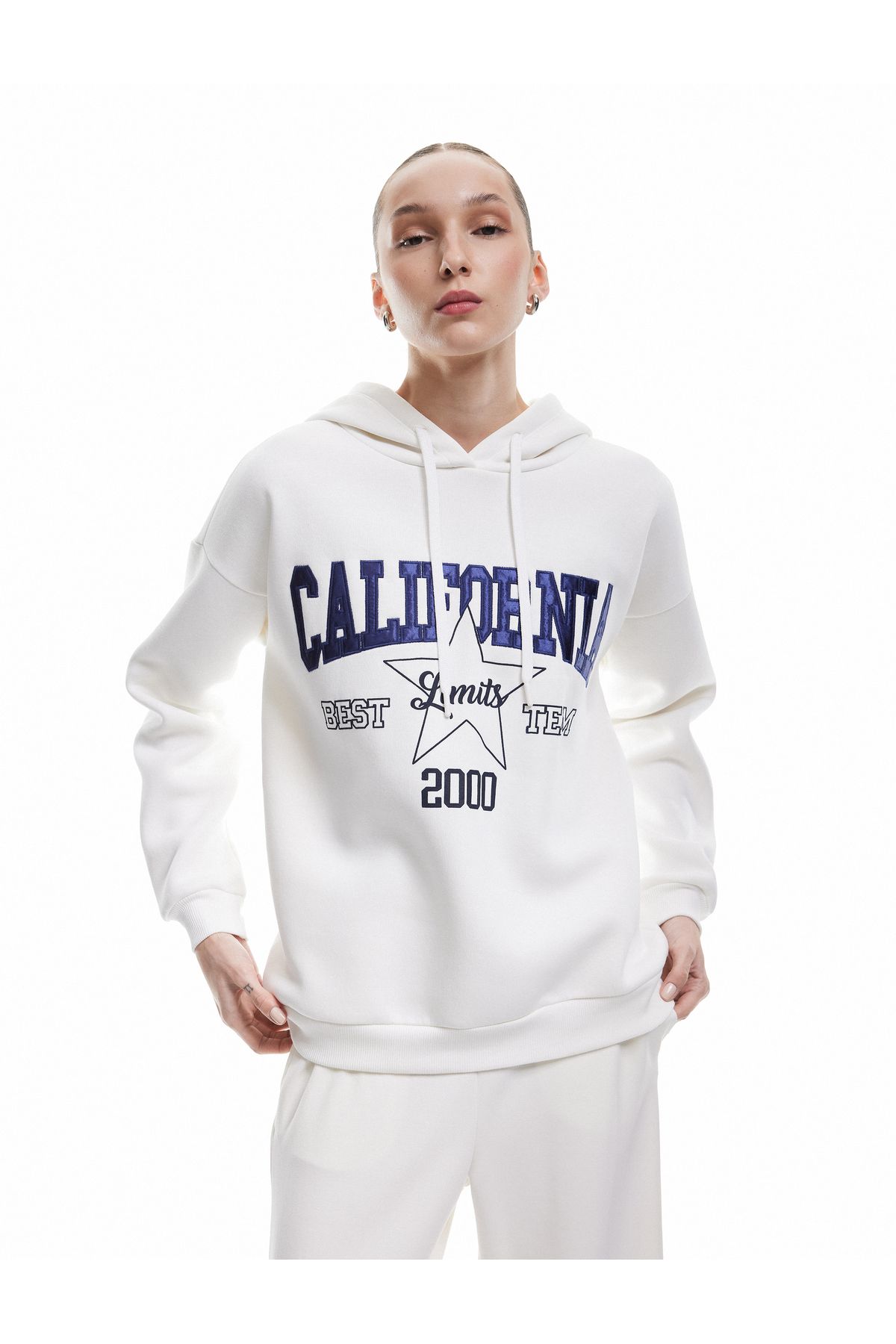 Koton Üç İplik Şardonlu Kolej Nakış Detaylı Kapüşonlu Oversize Sweatshirt